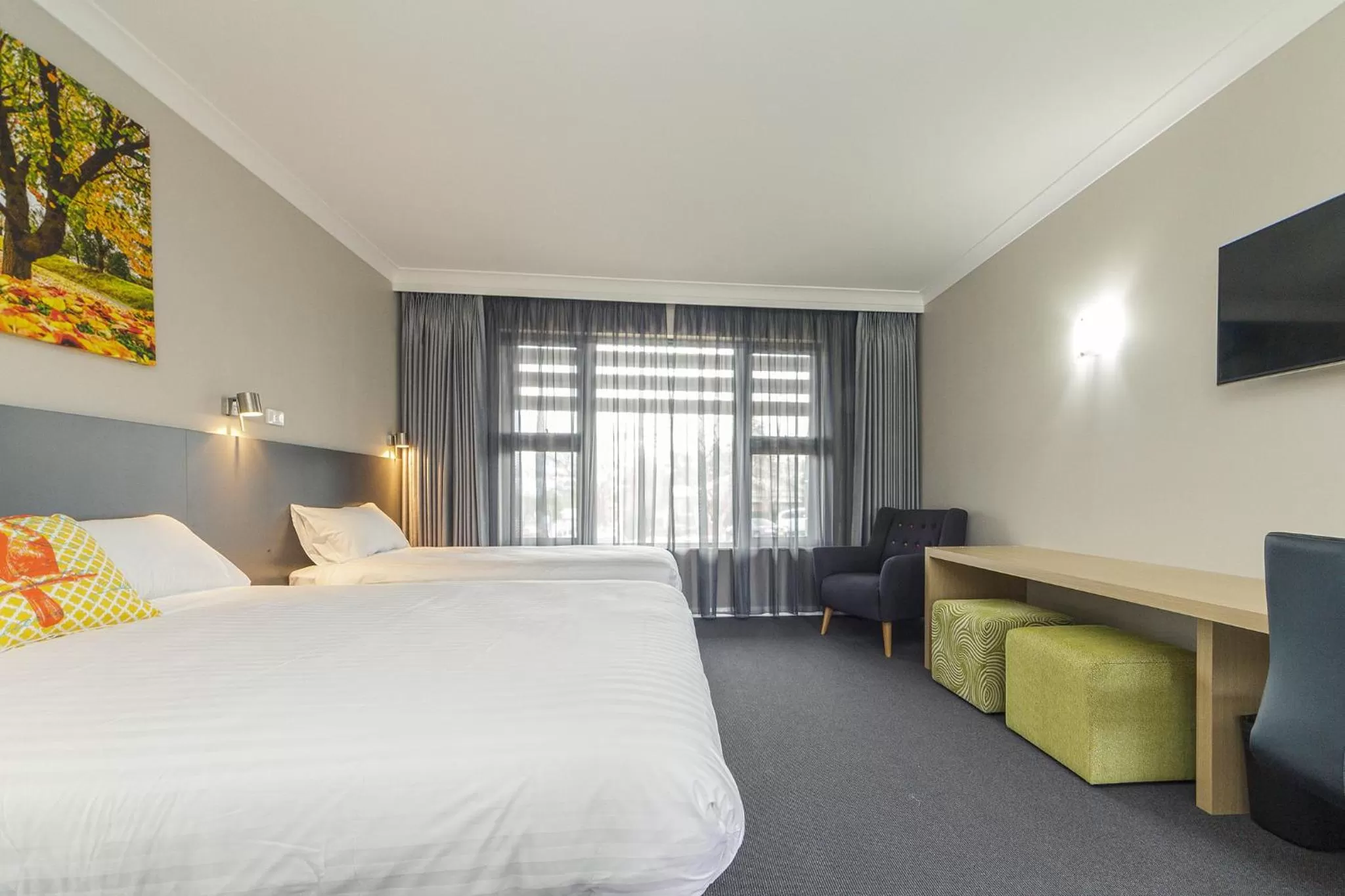 Day, Bed in Club Cowra Motel