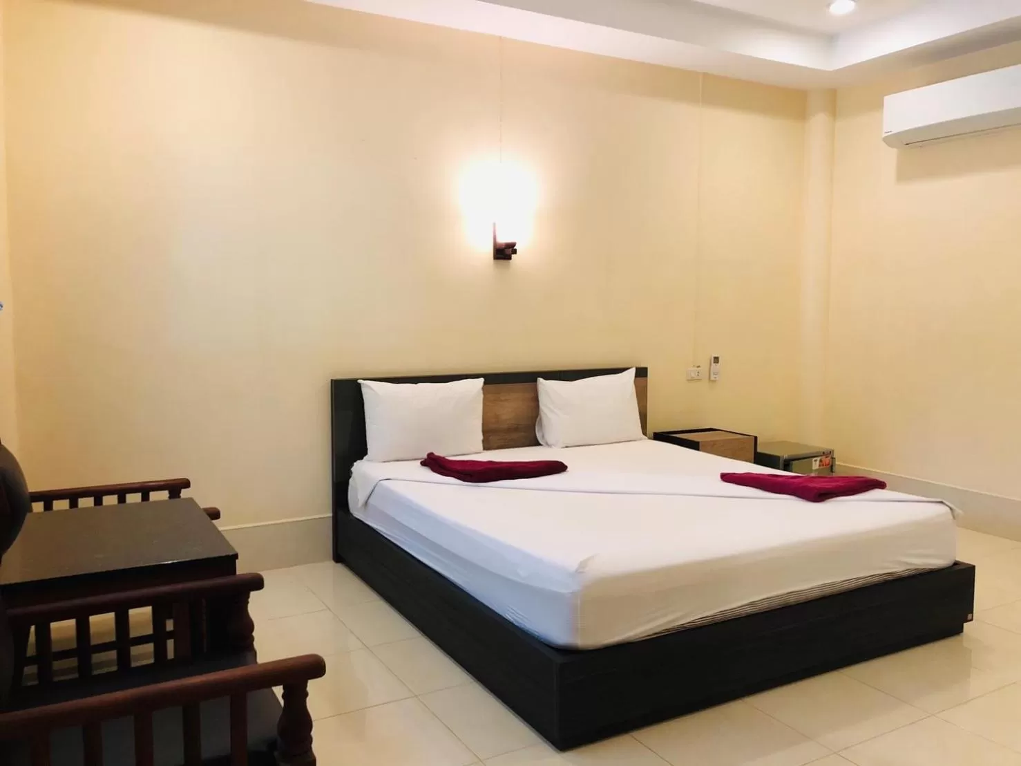 Bed in Ao Thong beach Bungalows