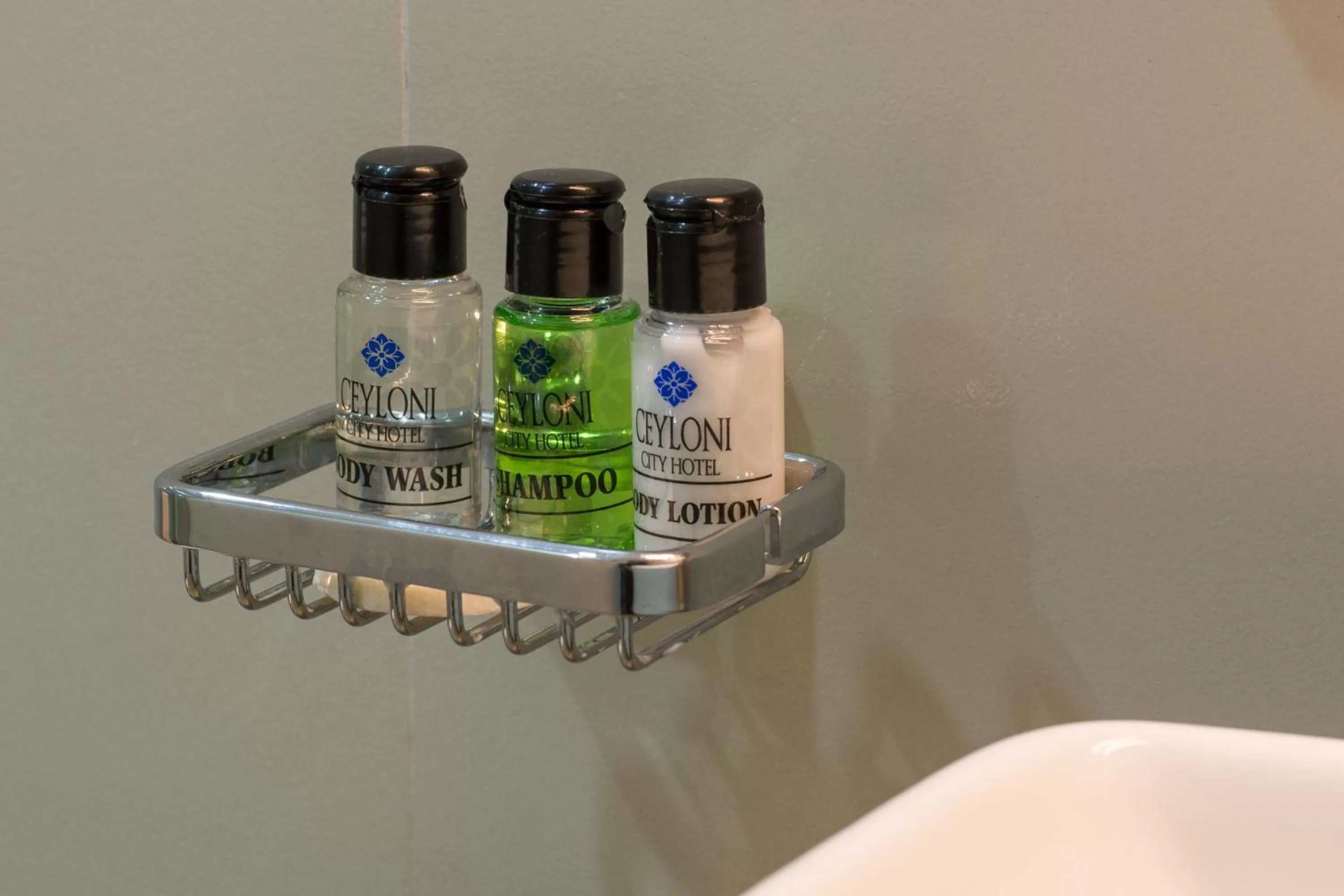 Shower in Ceyloni City Hotel