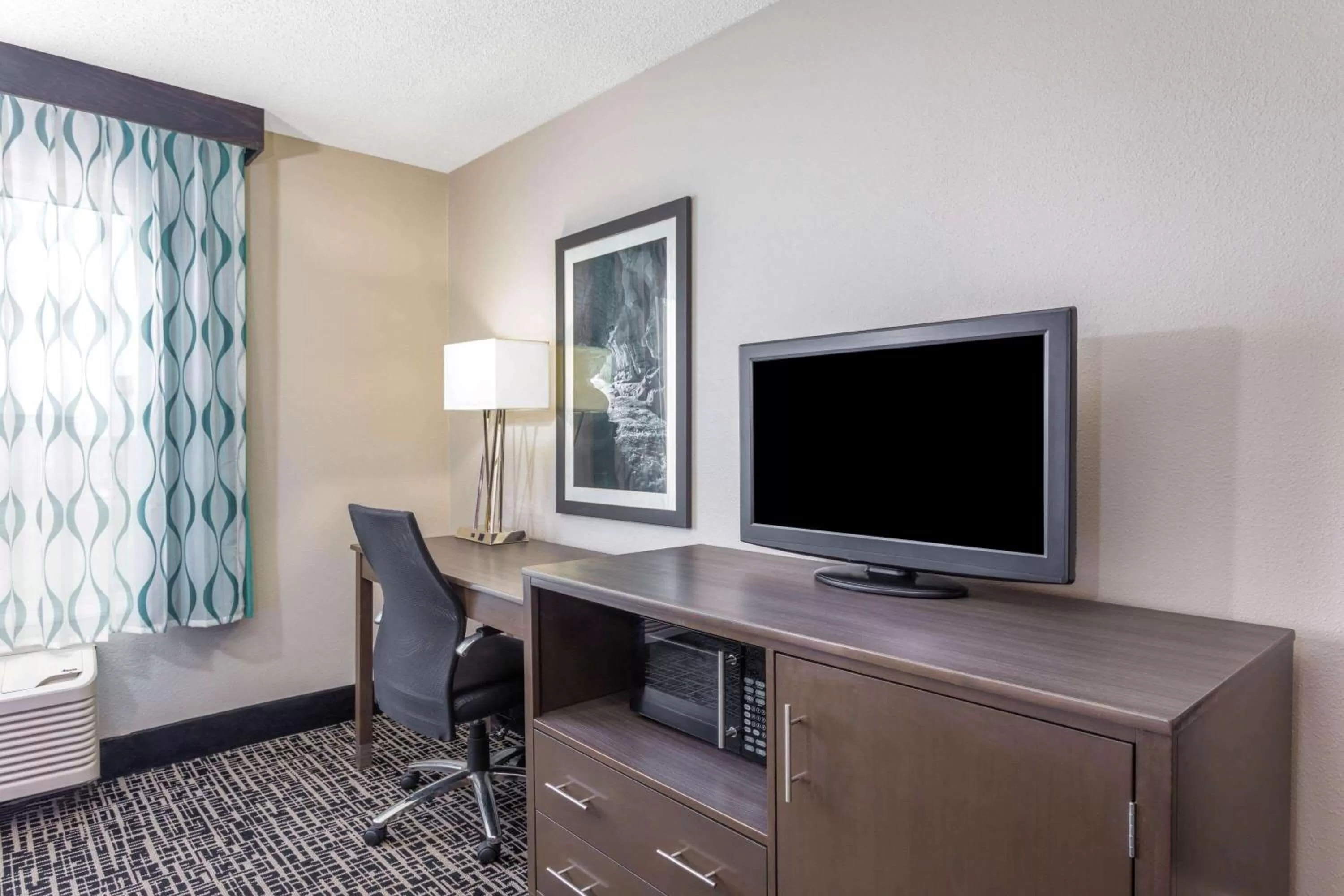 Photo of the whole room in La Quinta by Wyndham Hopkinsville