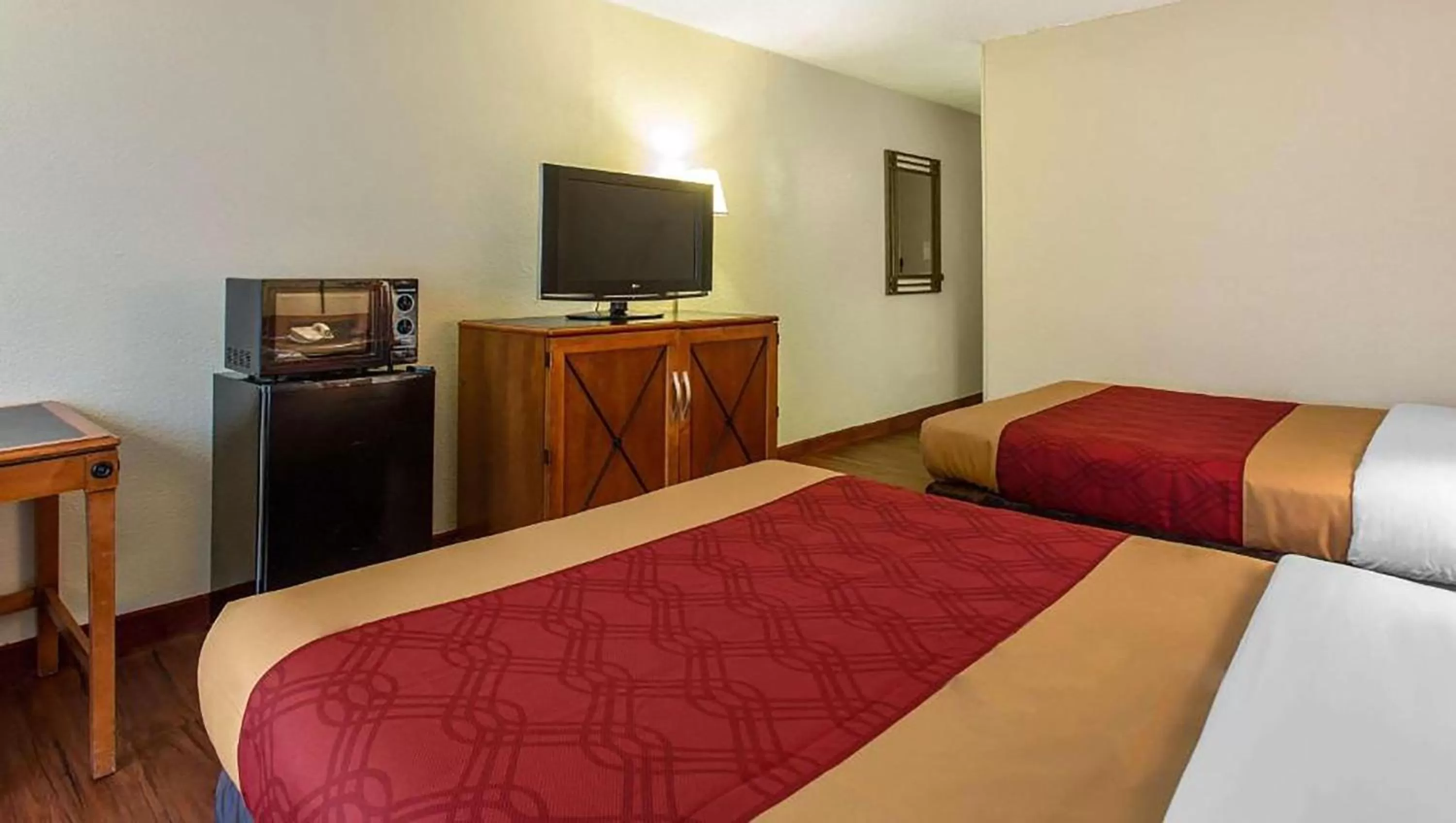 Bedroom, Bed in Studios & Suites 4 Less Charlotte