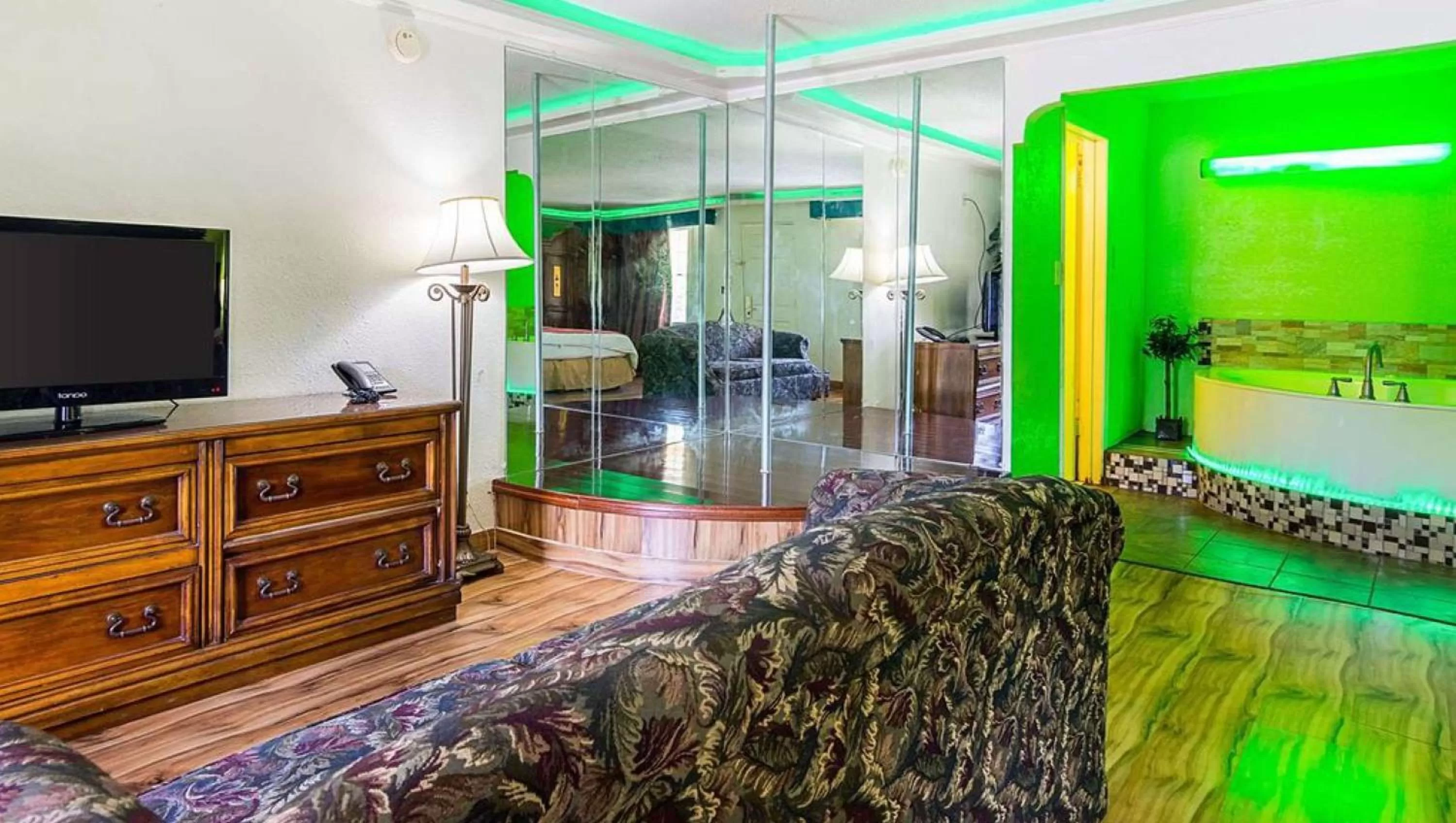 Photo of the whole room in Magnuson Hotel Little Rock South