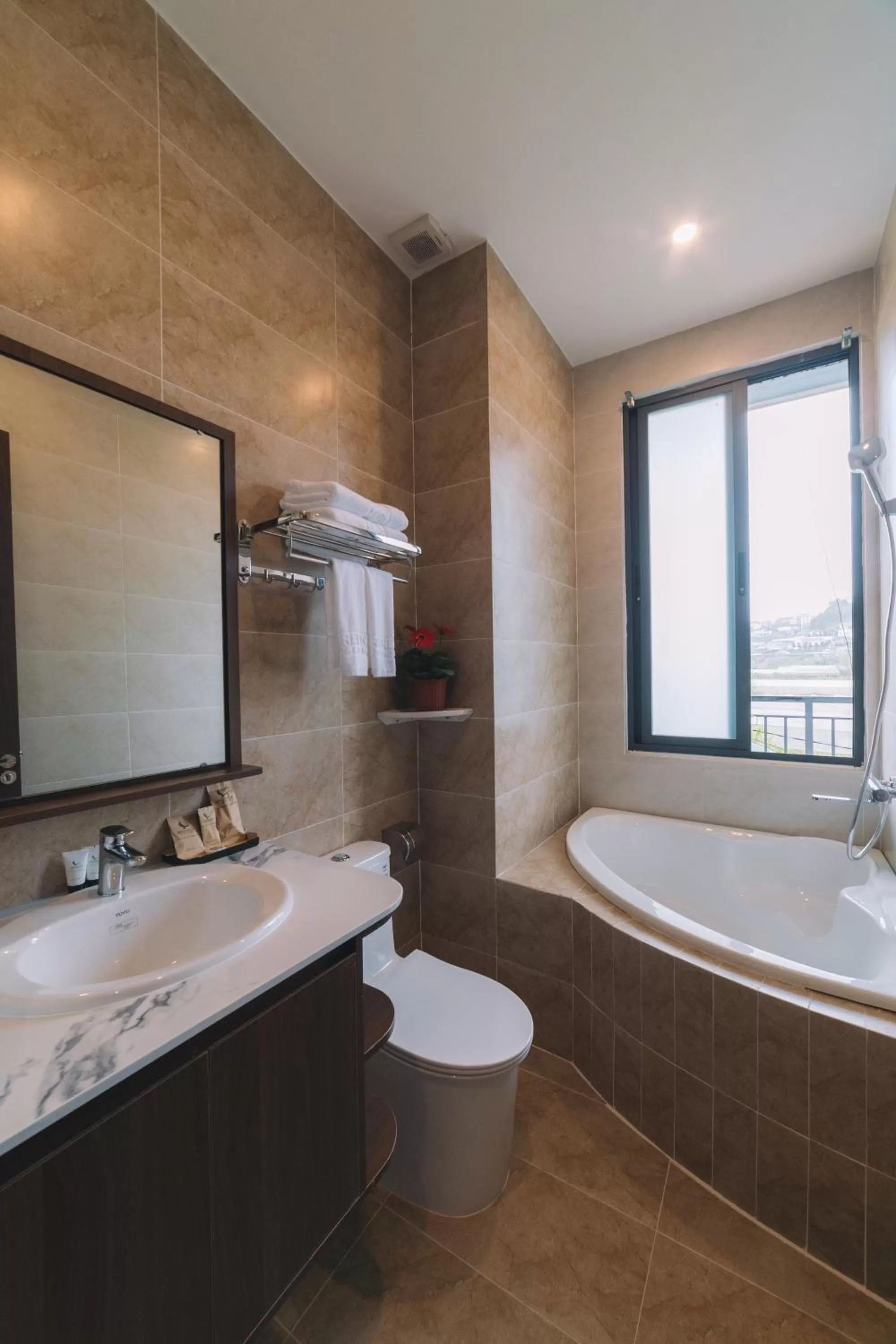 Shower in GREENECO DA LAT HOTEL - Khách sạn Green Eco Đà Lạt