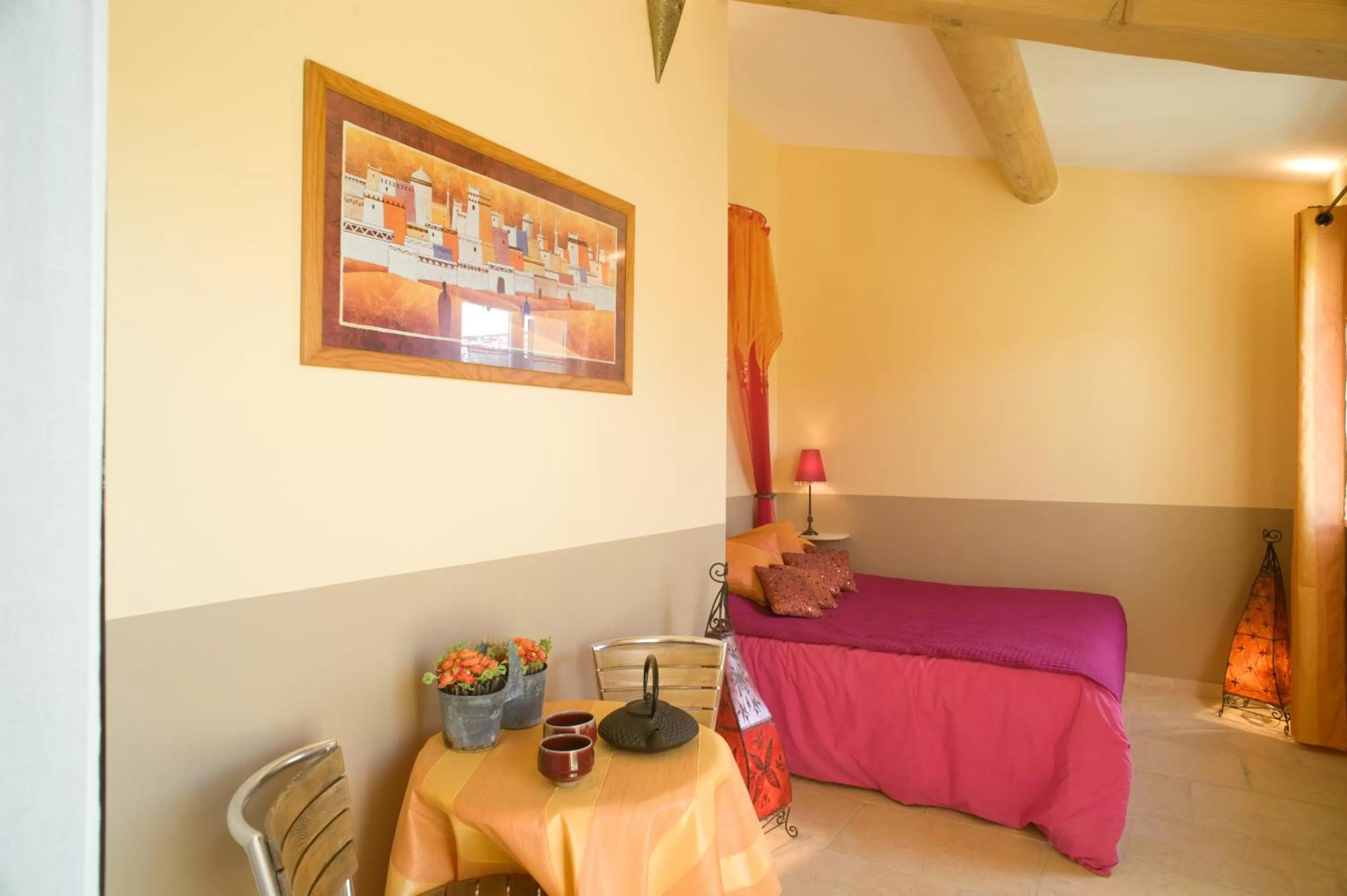 Photo of the whole room in Chambres d'Hotes Domaine des Machottes