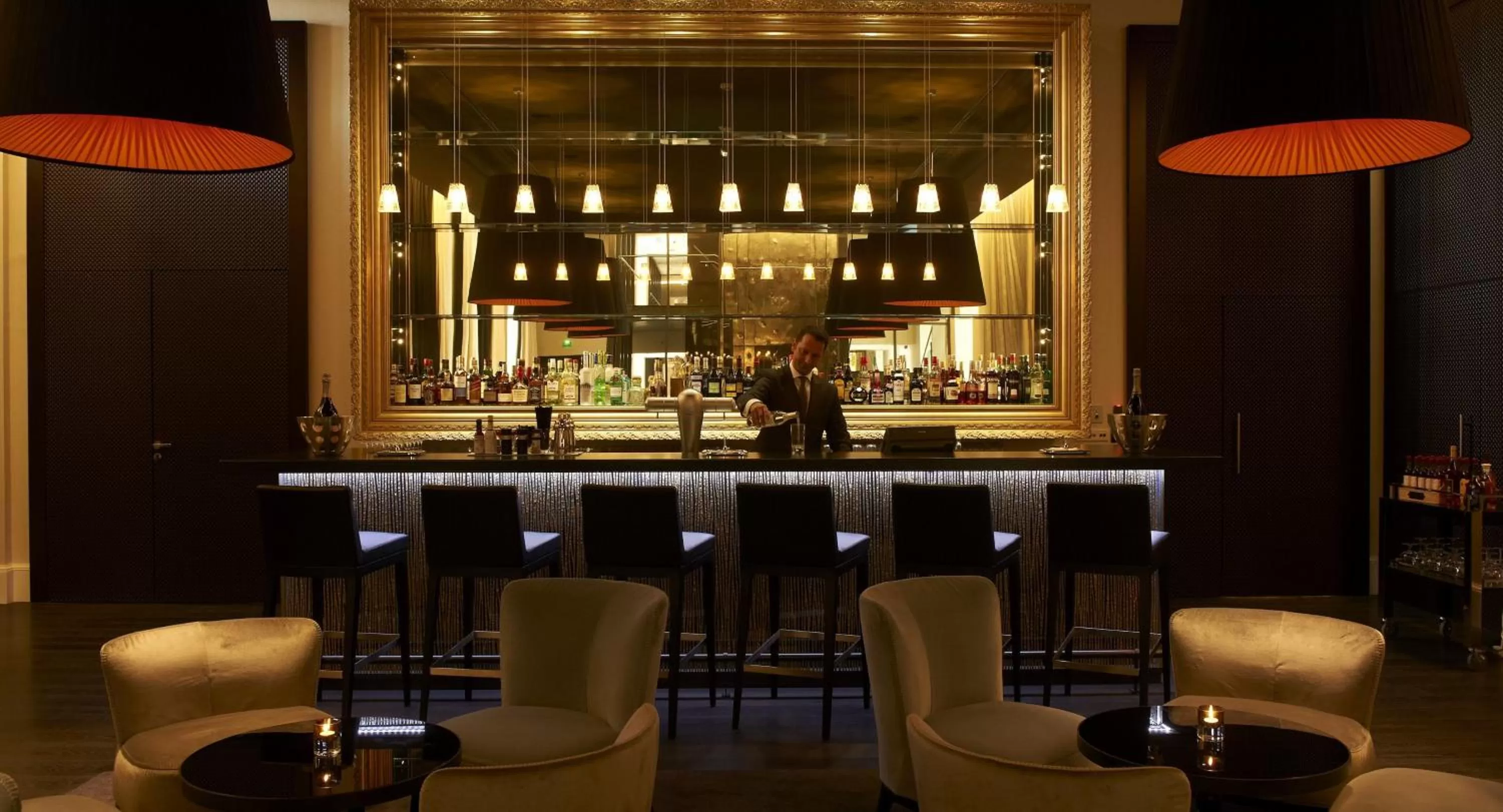 Lounge or bar in InterContinental Marseille - Hotel Dieu by IHG