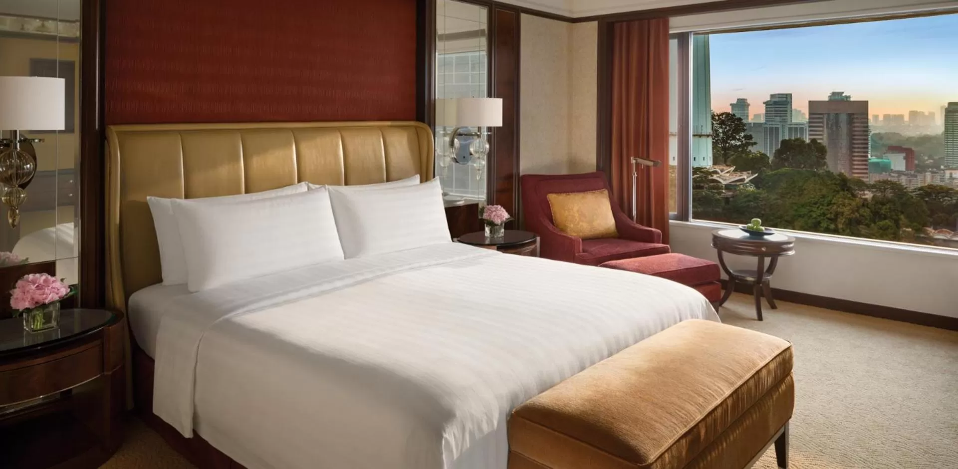 Bed in Shangri-La Kuala Lumpur