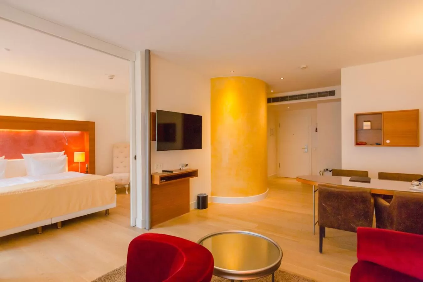 Living room, Bed in Aqua Aurelia Suitenhotel an den Thermen