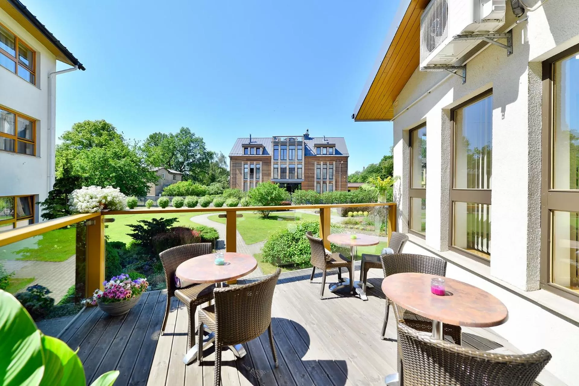 Patio in Superior Hotel Vantis Riverside