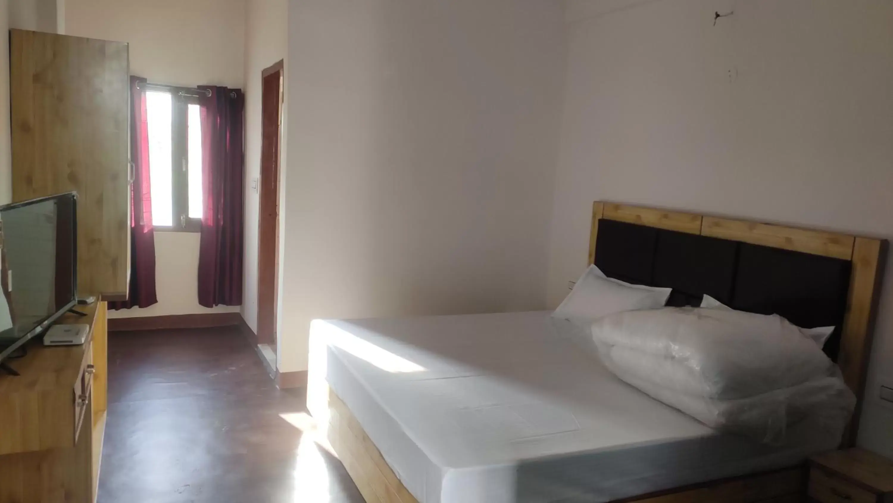 Deluxe Room in The Prasher Lodge Mall Road Manali Deluxe Room in The Prasher Lodge Mall Road Manali
