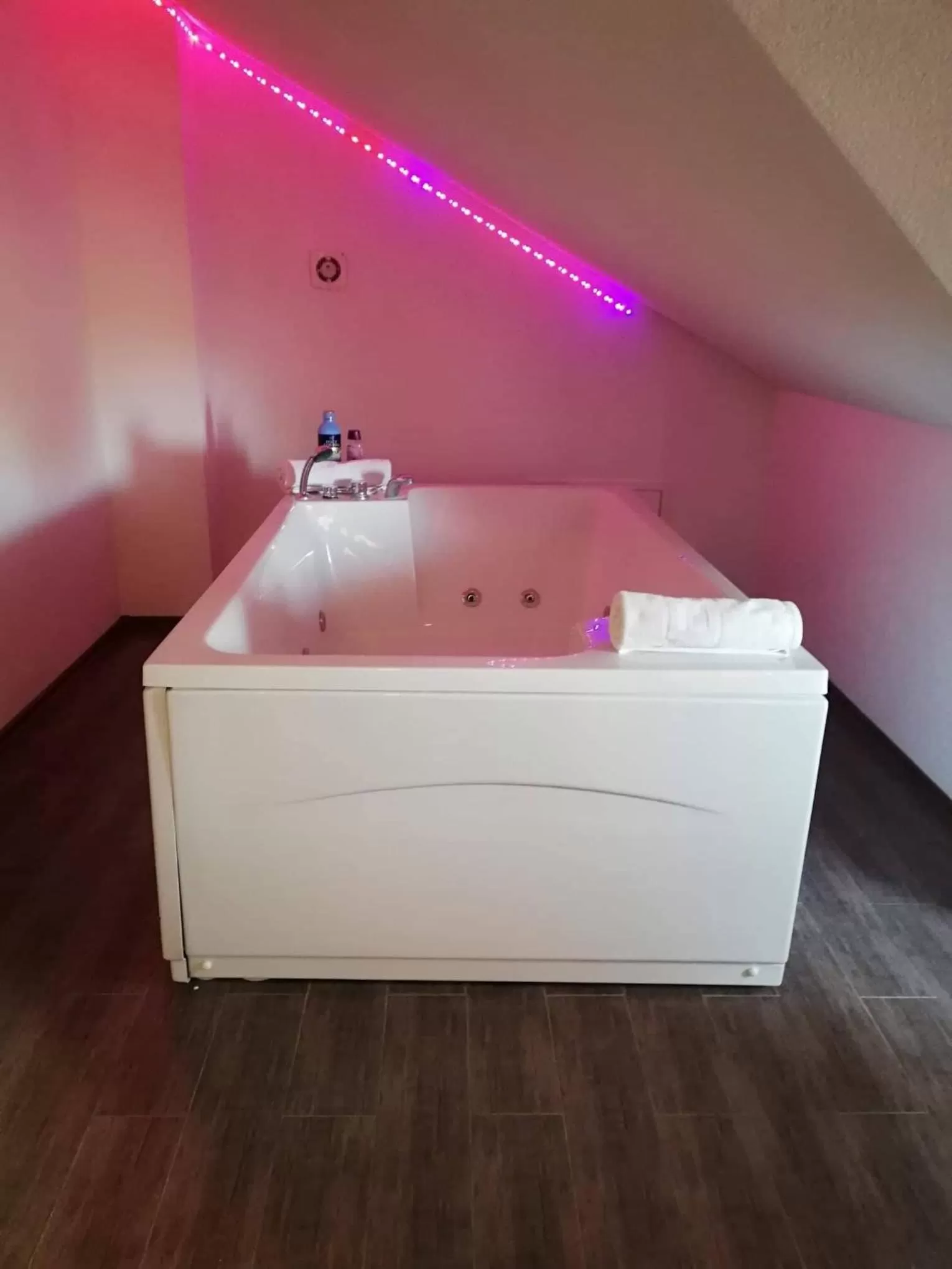 Hot Tub in Prenoćište SAMIR