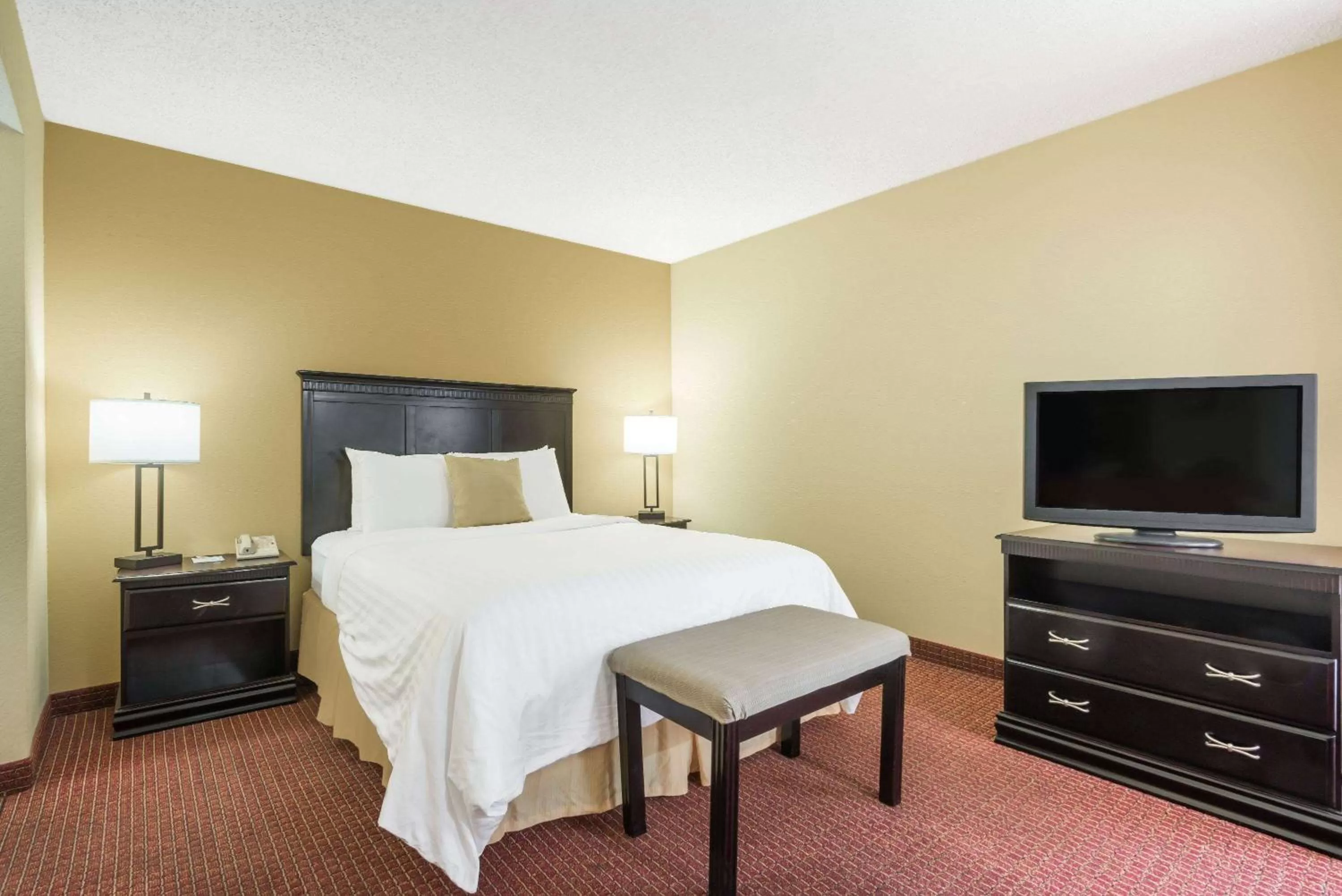 Photo of the whole room, Bed in Hawthorn Extended Stay by Wyndham Dayton