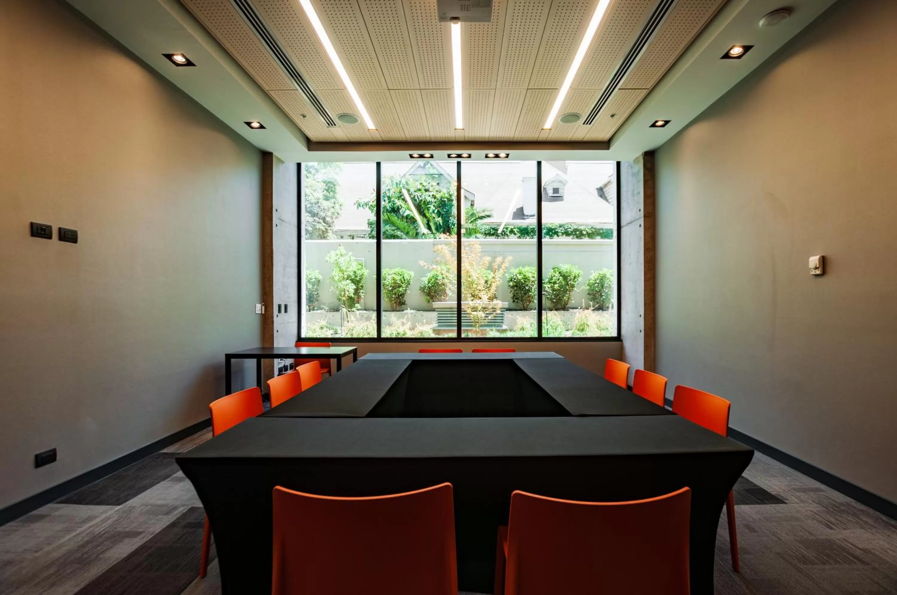 Meeting/conference room in Ola Santiago Providencia, Tapestry Collection by Hilton
