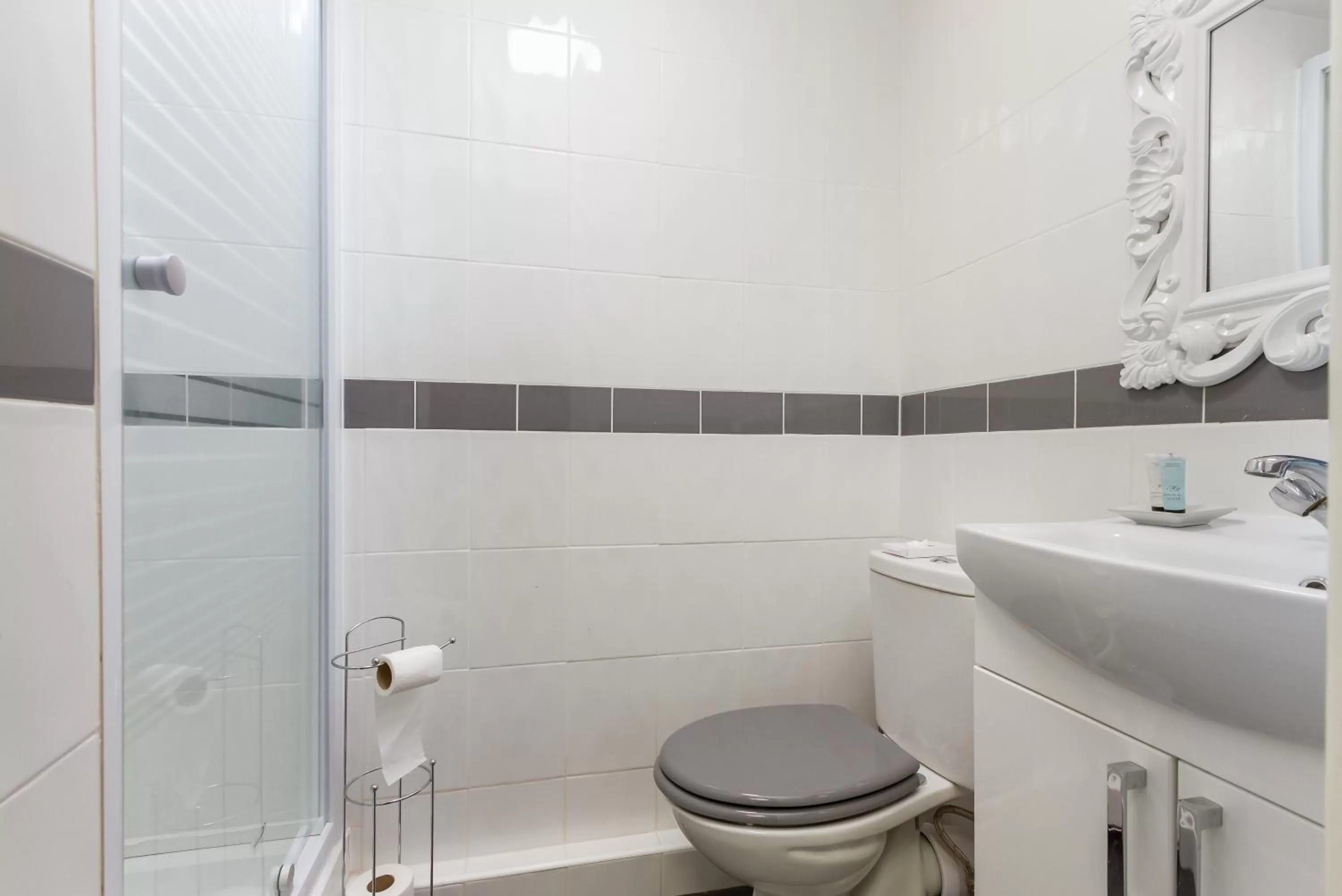 Bathroom in Adelaide Lodge - Town Centre - Opposite Winter Gardens