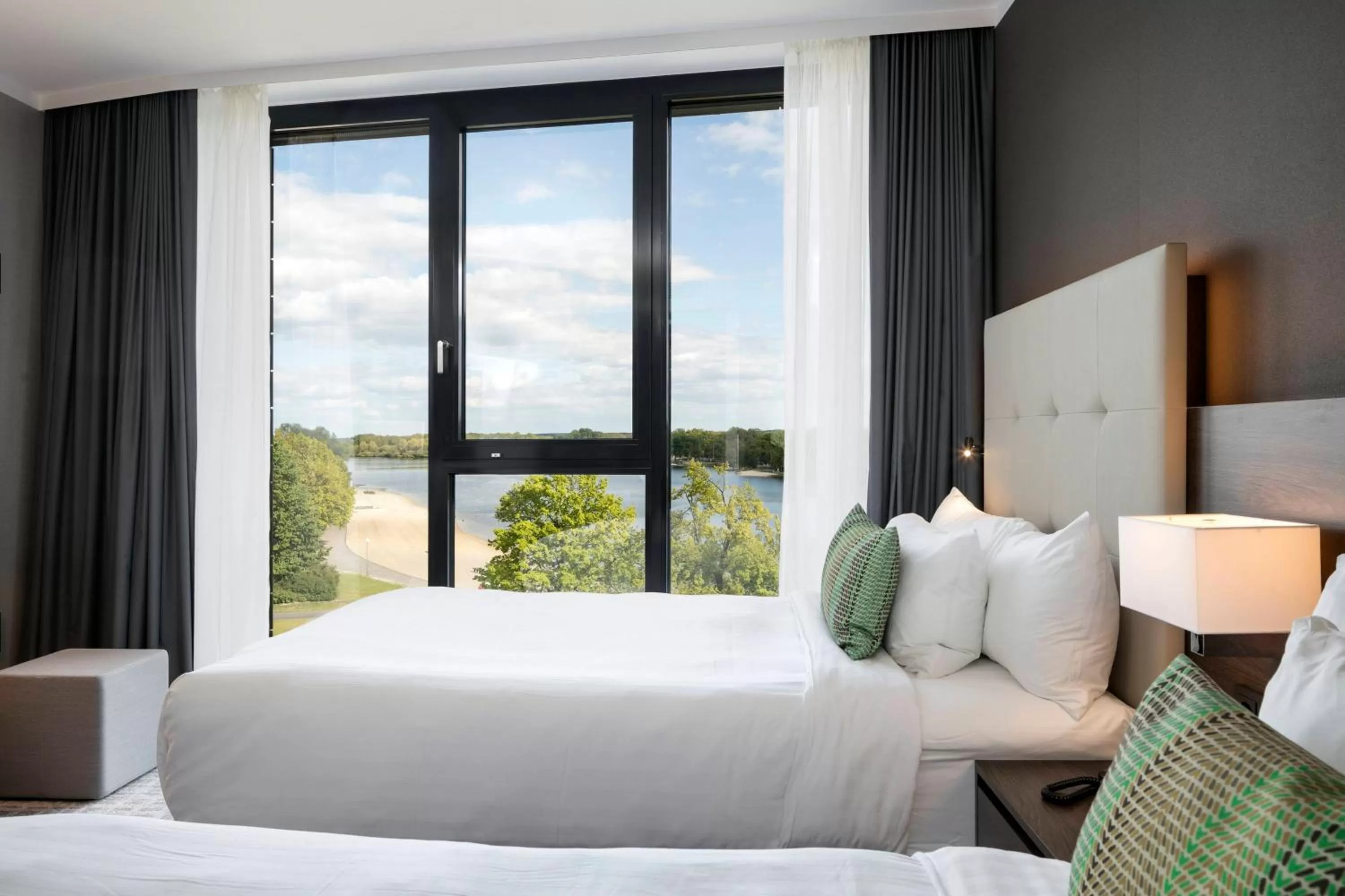 Standard Twin Room with Lake View in Courtyard by Marriott Wolfsburg