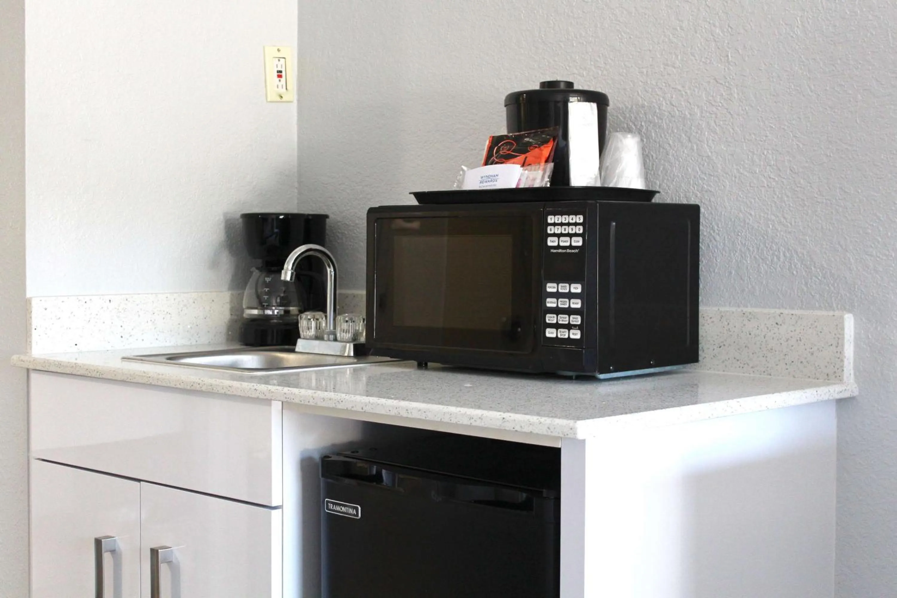 Photo of the whole room, Kitchen/Kitchenette in Vivo Living Kissimmee West