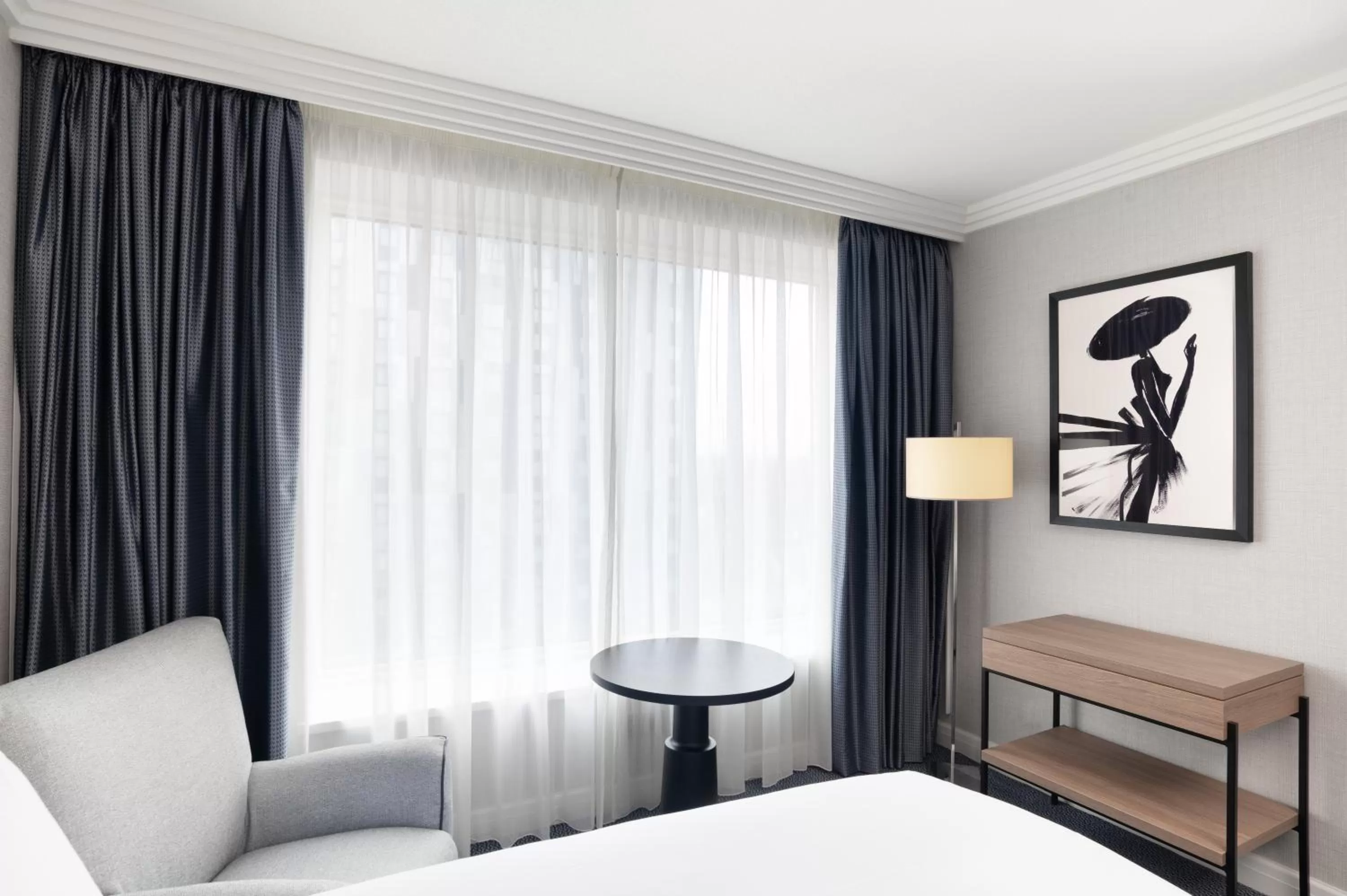 Bed in Sofitel London Gatwick