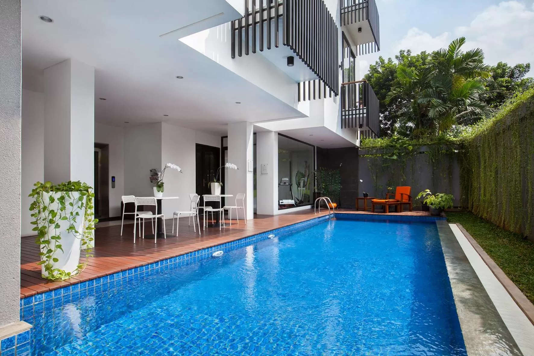 Pool view in White Tree Residence