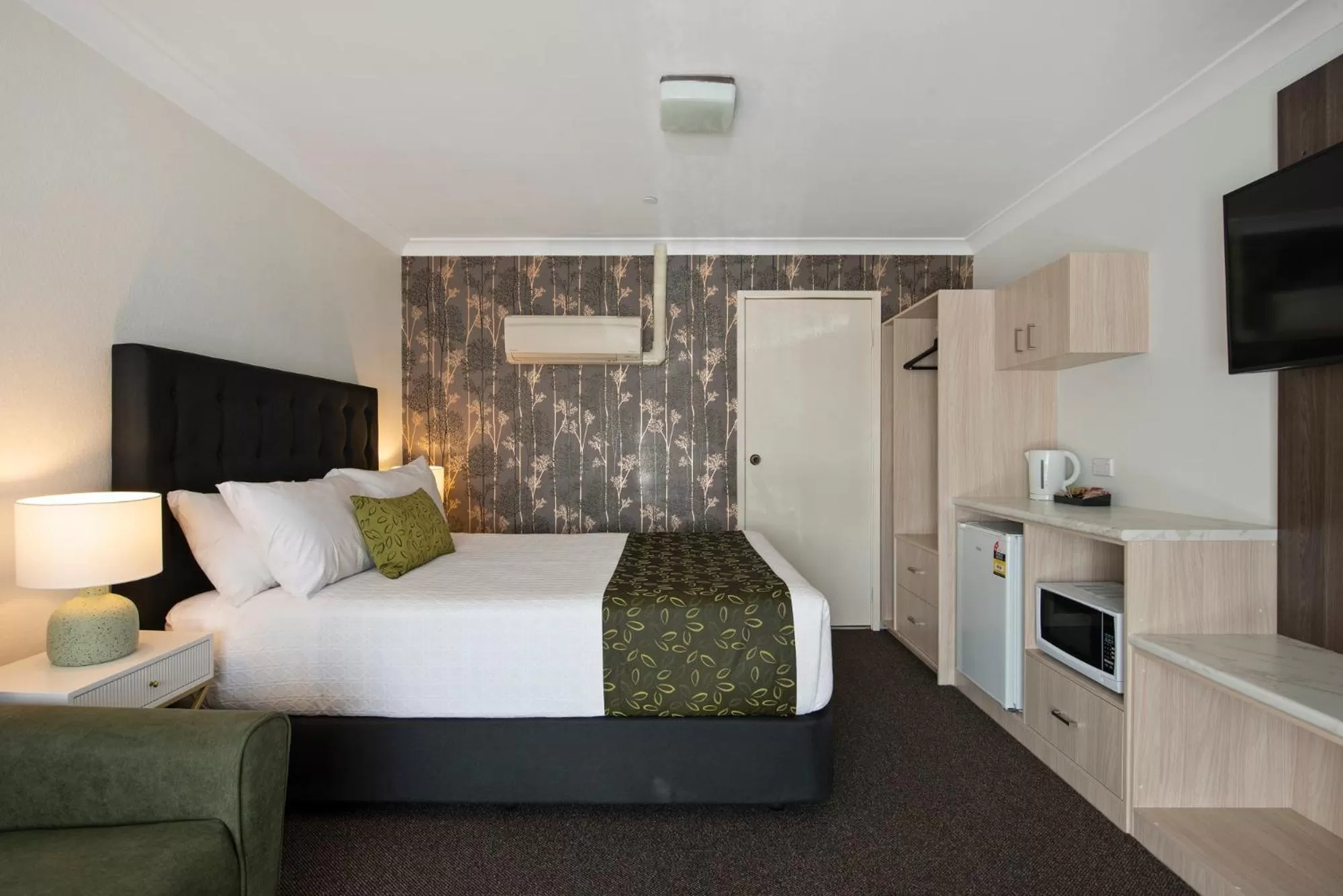 Photo of the whole room, Bed in Bomaderry Motor Inn