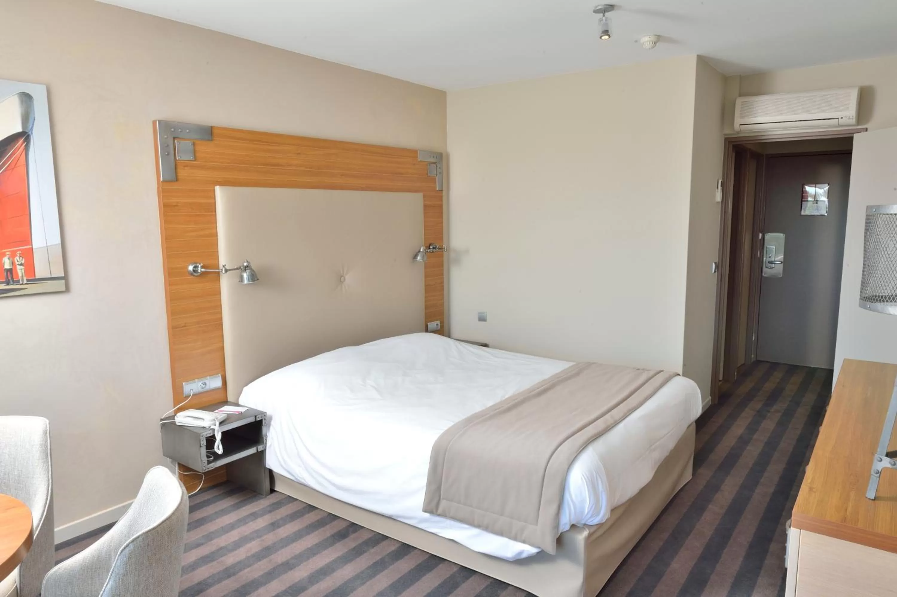 Photo of the whole room, Bed in Côte Ouest Thalasso & Spa Les Sables d'Olonne - MGallery Collection