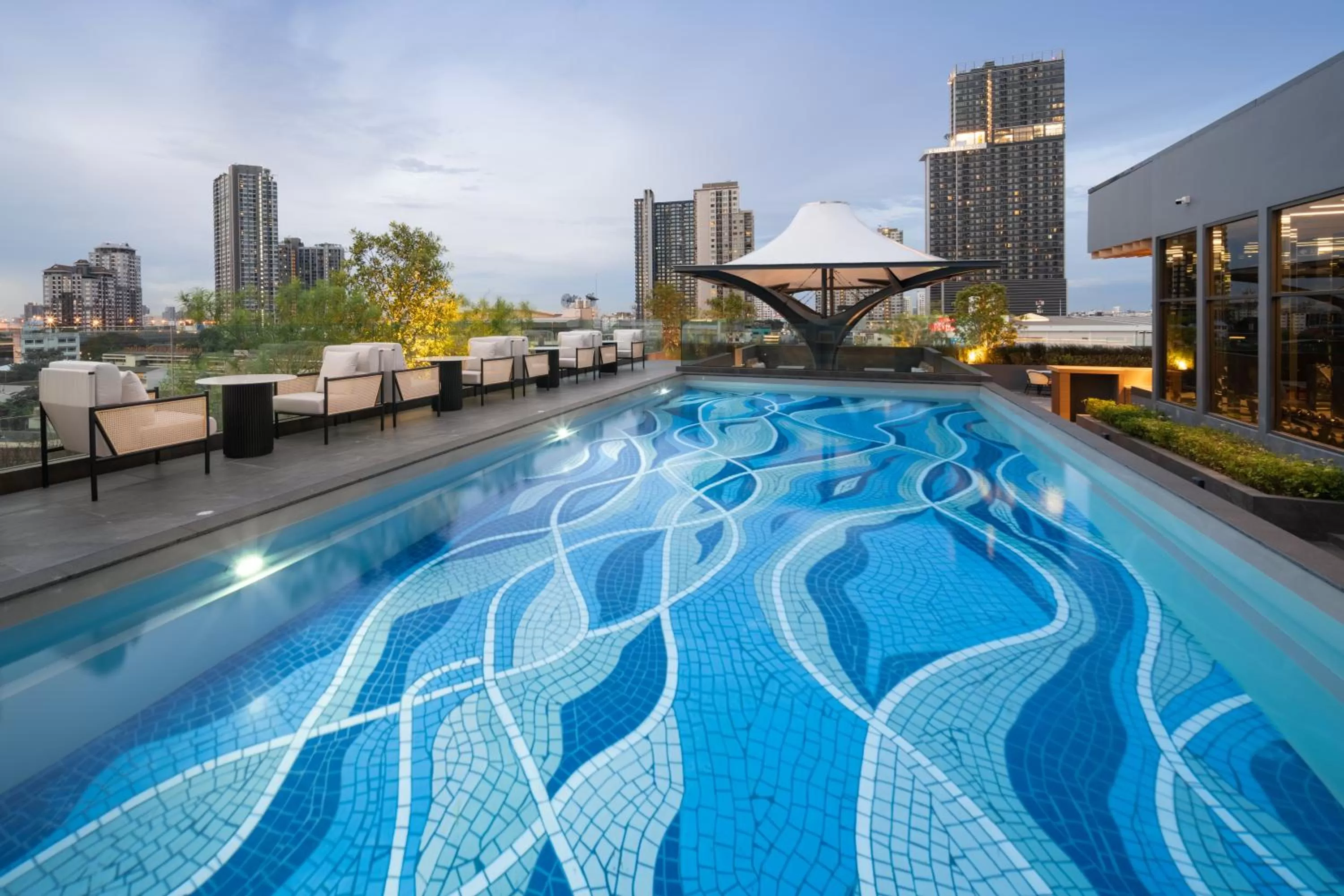 Swimming pool in Ramada Plaza by Wyndham Bangkok Sukhumvit 48