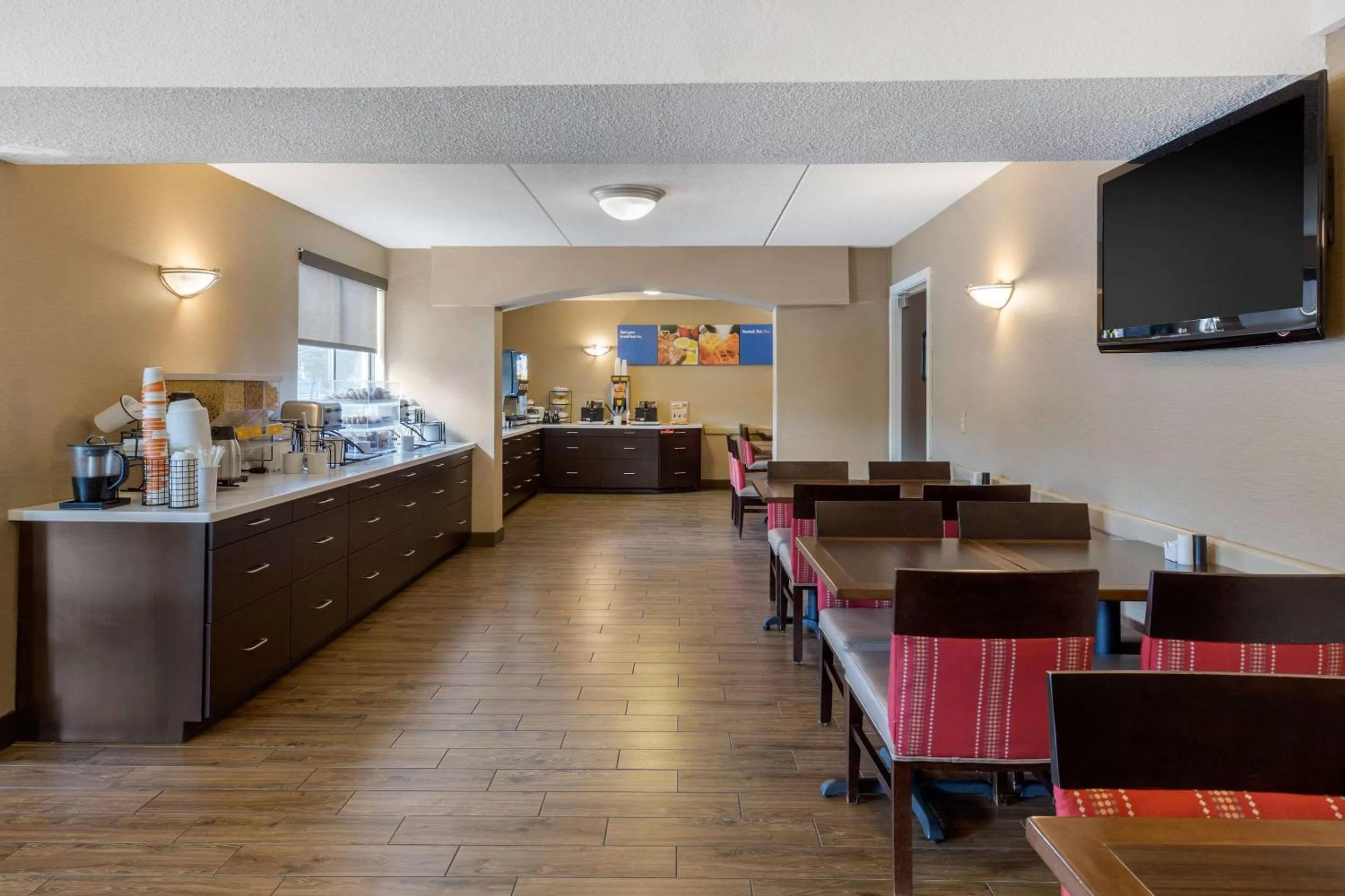 Restaurant/Places to Eat in Comfort Inn Boston