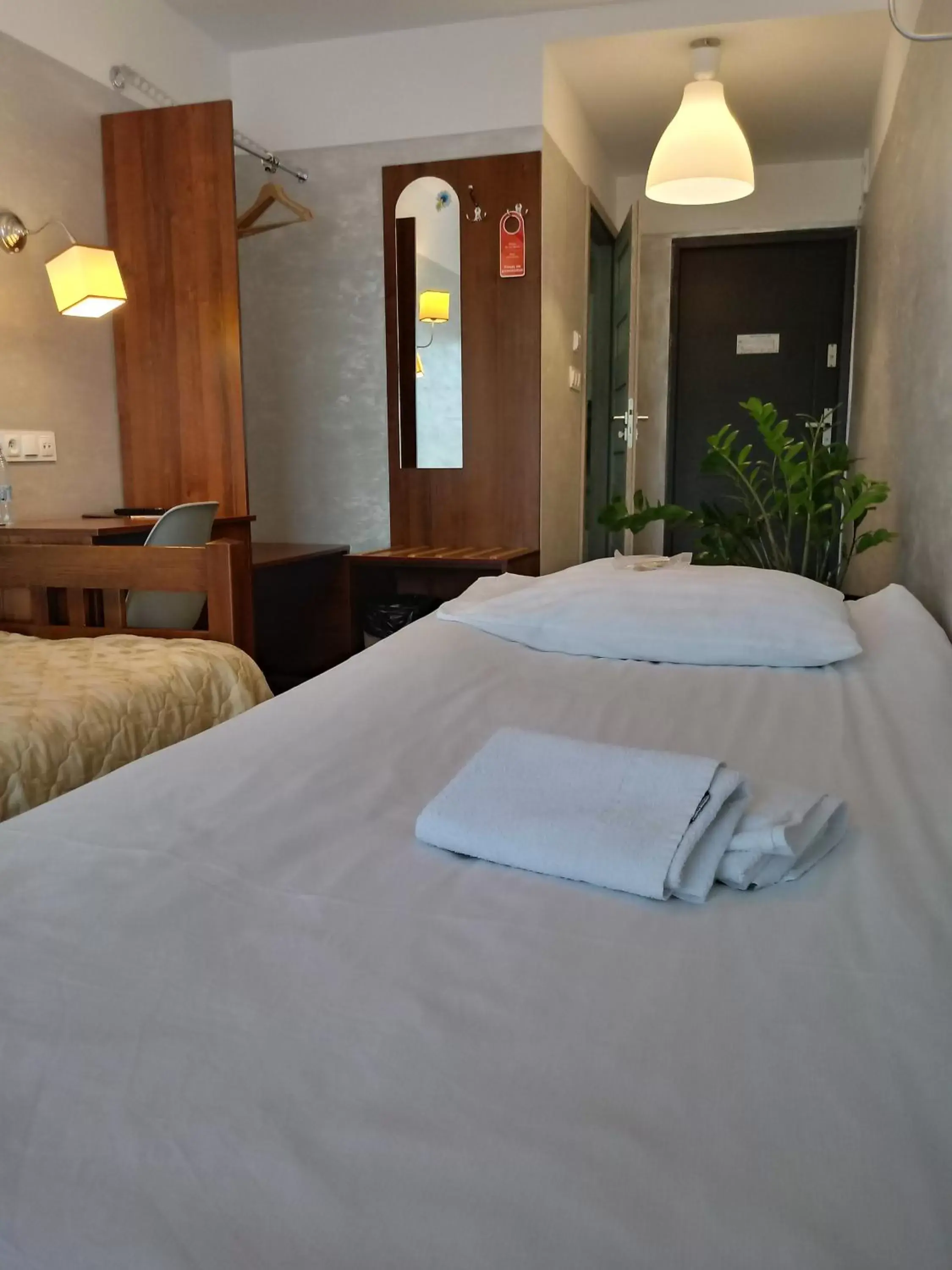 Standard Single Room - single occupancy in Hotel Miłosz Restauracja, Basen dla dzieci, Sala Zabaw, Siłownia Standard Single Room - single occupancy in Hotel Miłosz Restauracja, Basen dla dzieci, Sala Zabaw, Siłownia