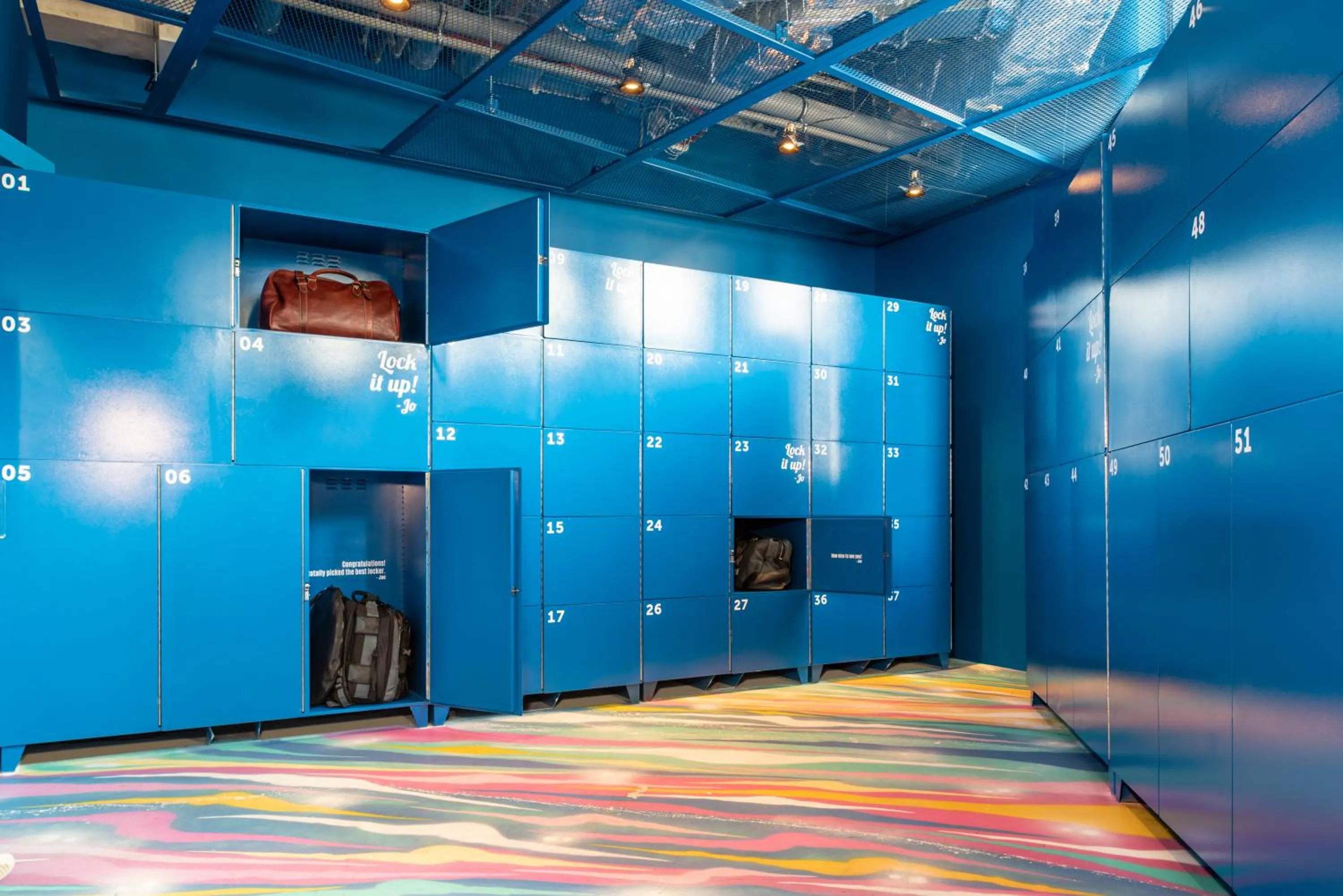 microwave in JO&JOE Paris Gentilly - Auberge de Jeunesse