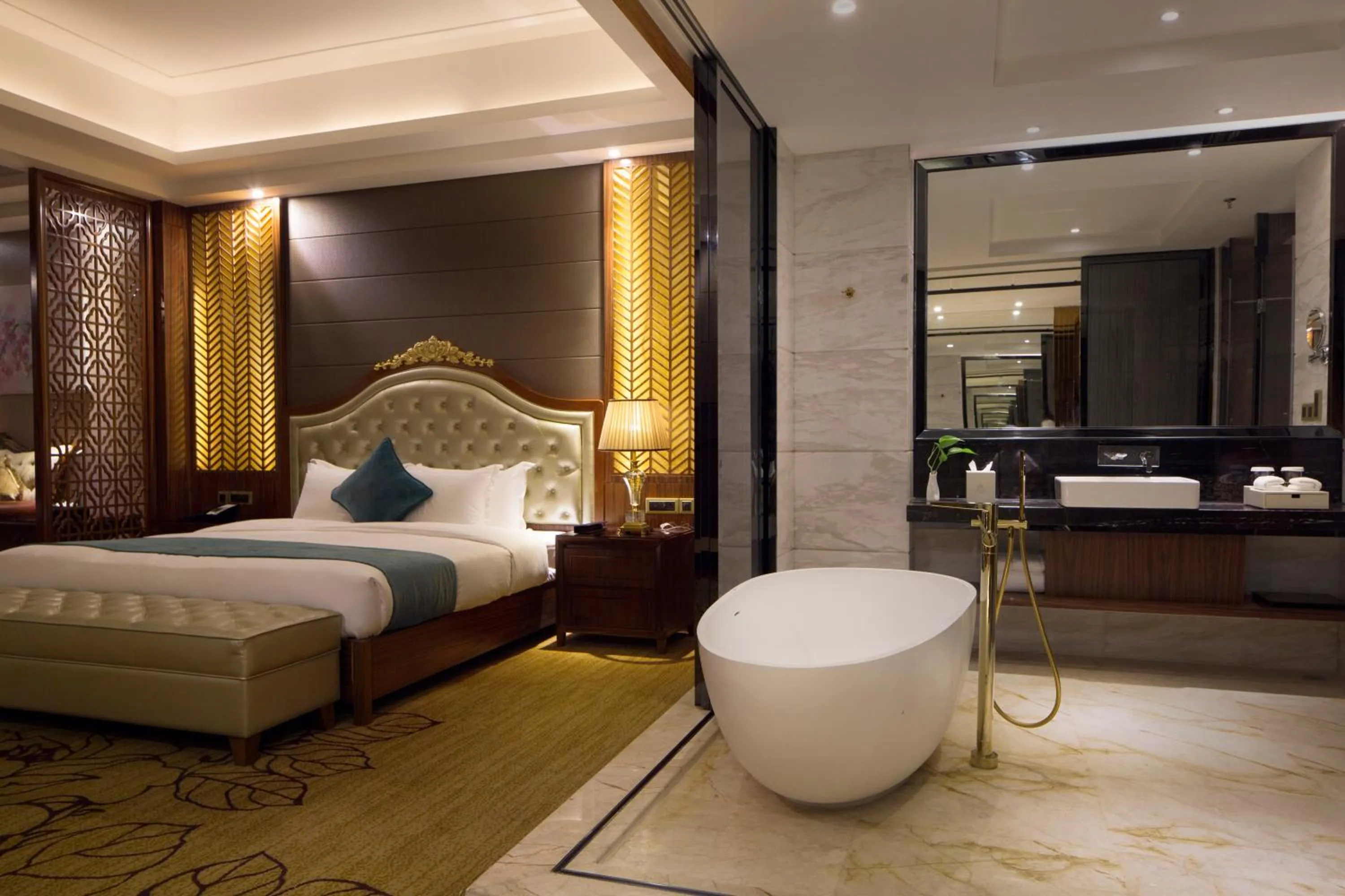 Bed in Honder International Hotel