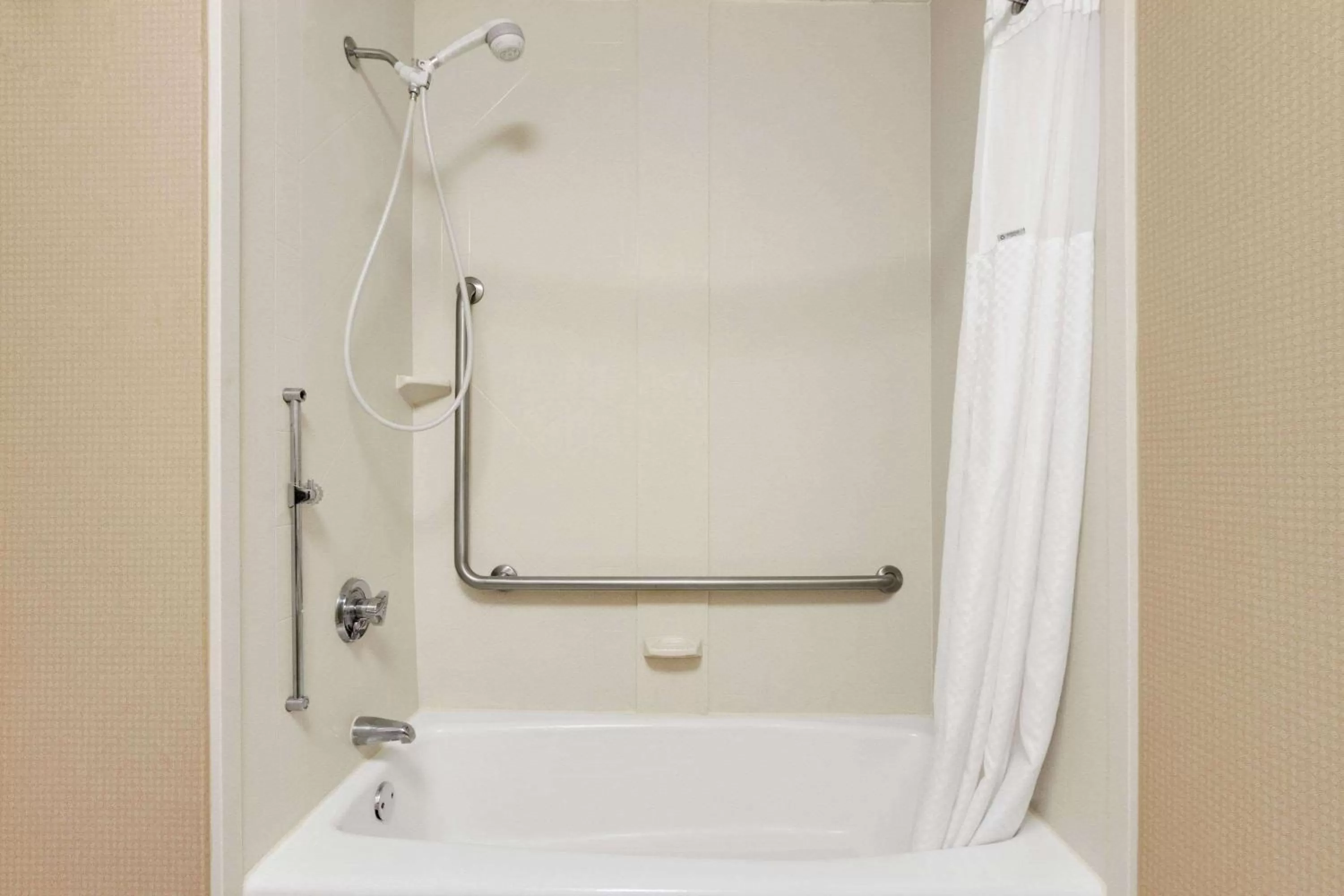 Bathroom in Howard Johnson by Wyndham Greensboro Near the Coliseum