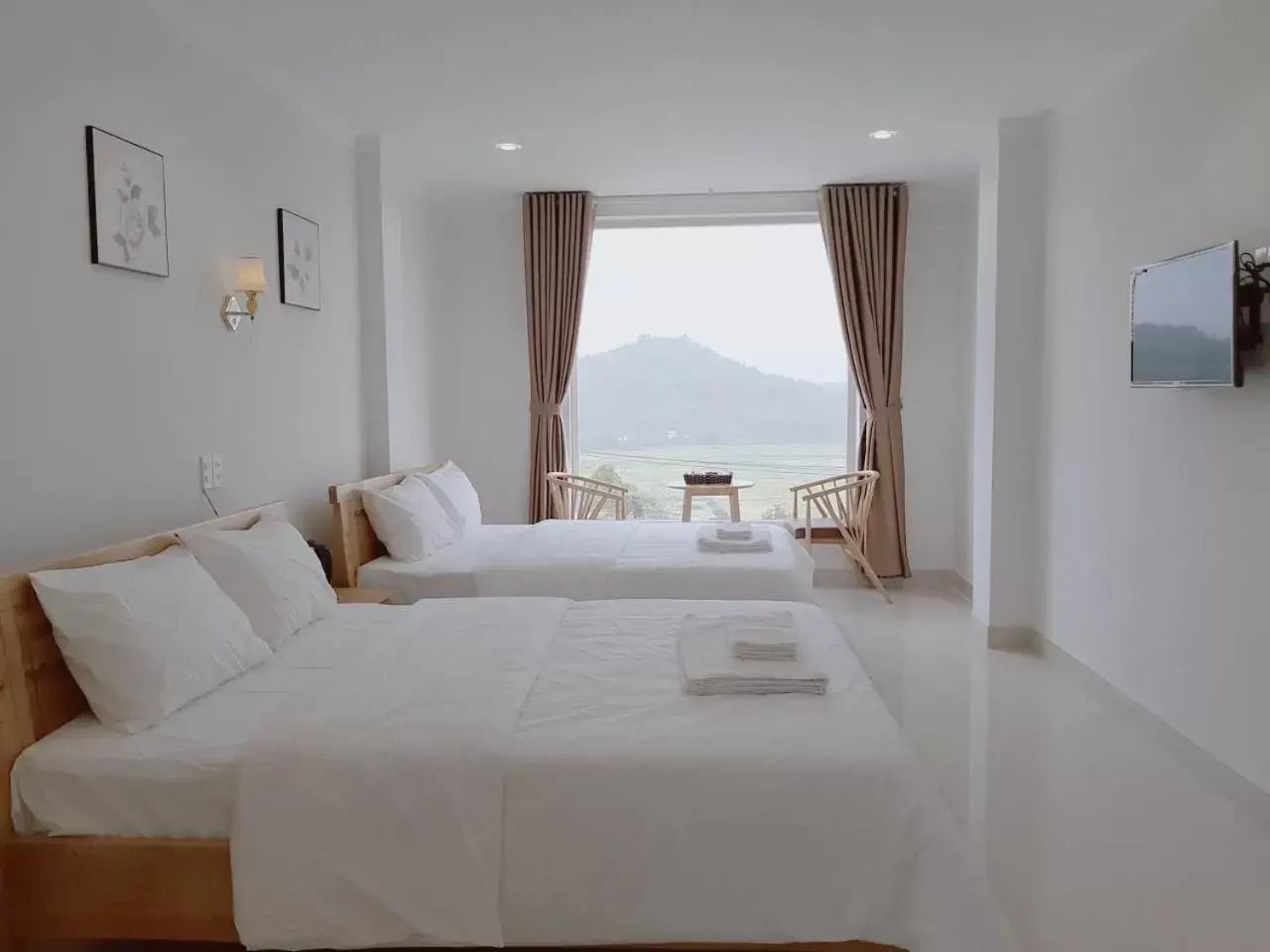 Quadruple Room with Mountain View in Minh Manh Hotel 2 Quadruple Room with Mountain View in Minh Manh Hotel 2