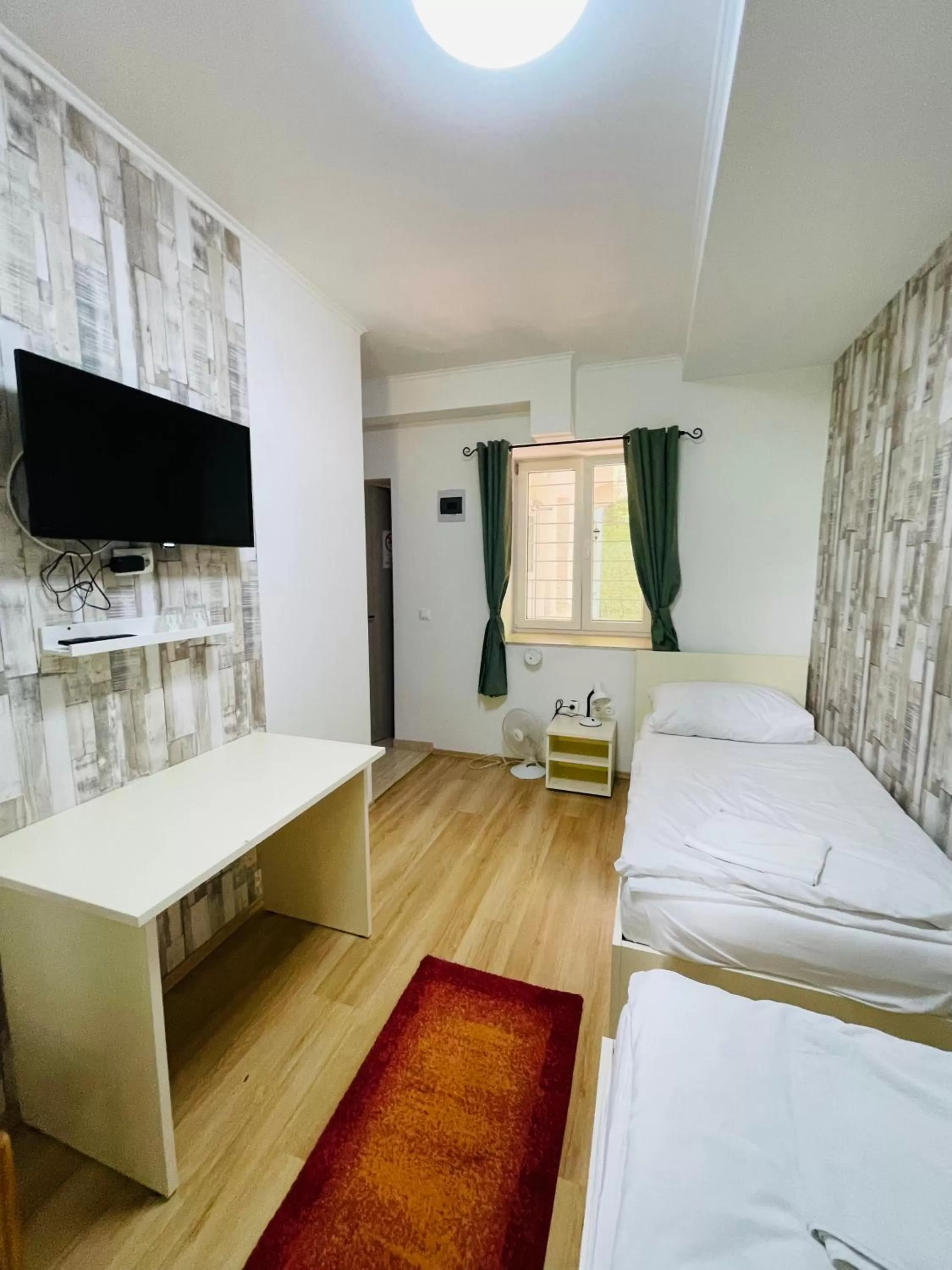 Bedroom, Bed in Easy Star Hotel