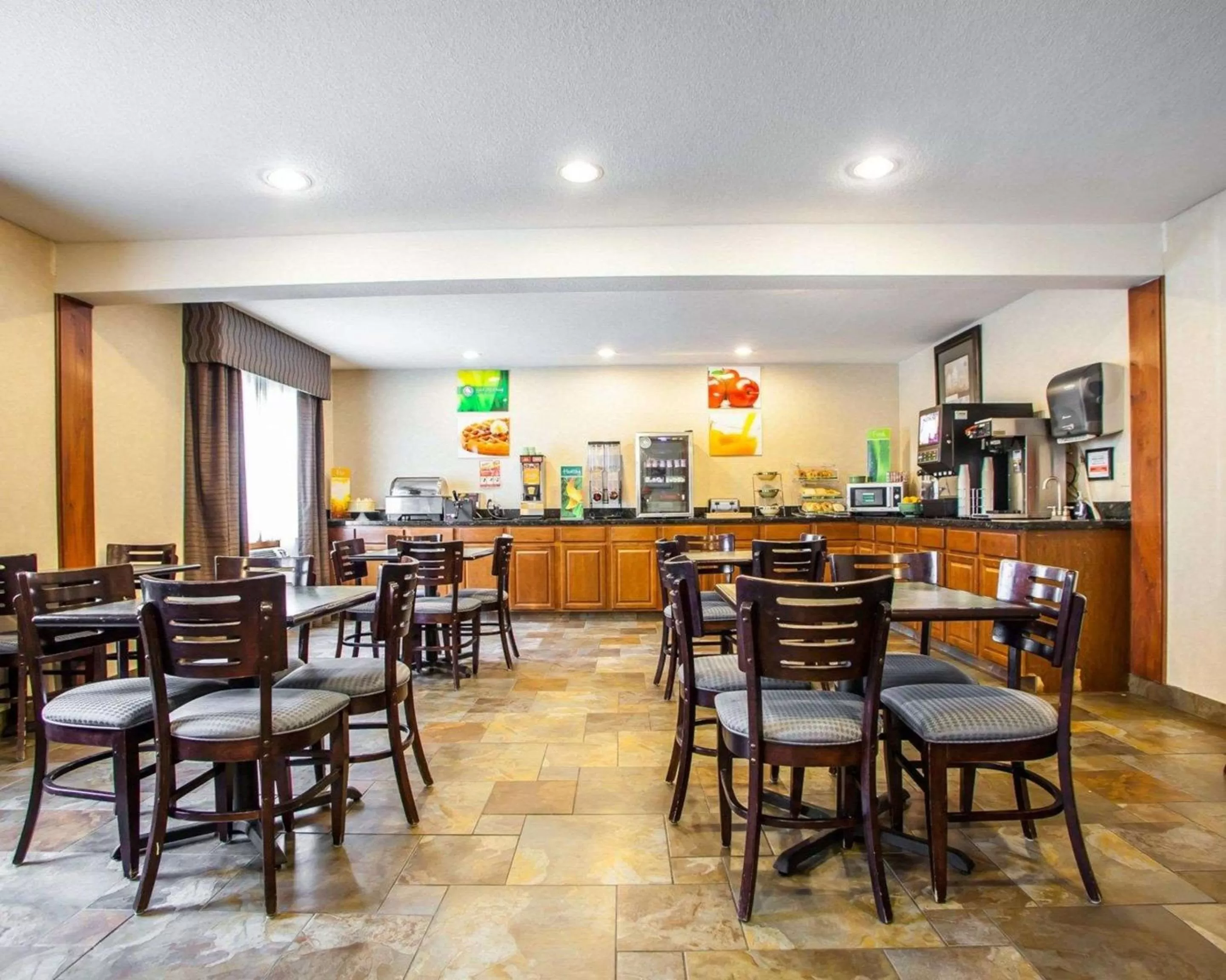 Restaurant/places to eat in Quality Inn & Suites Ankeny-Des Moines