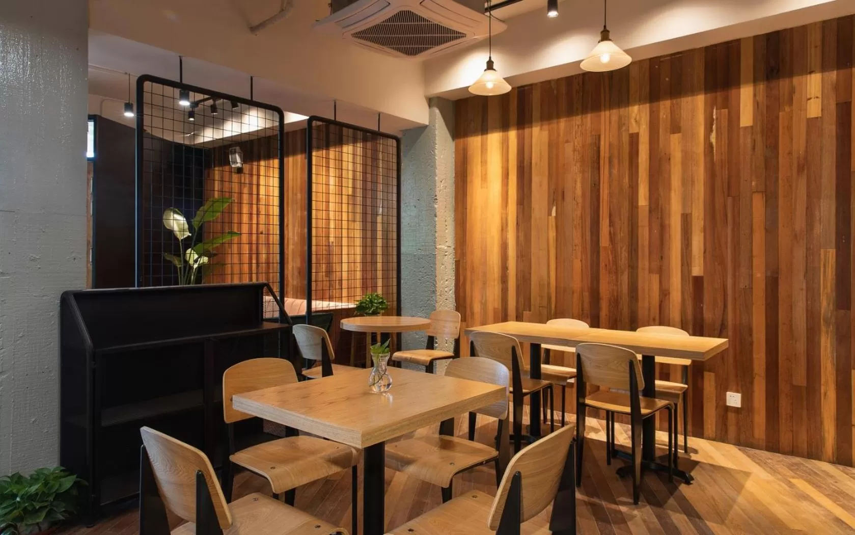 Restaurant/Places to Eat in Wander Hostel