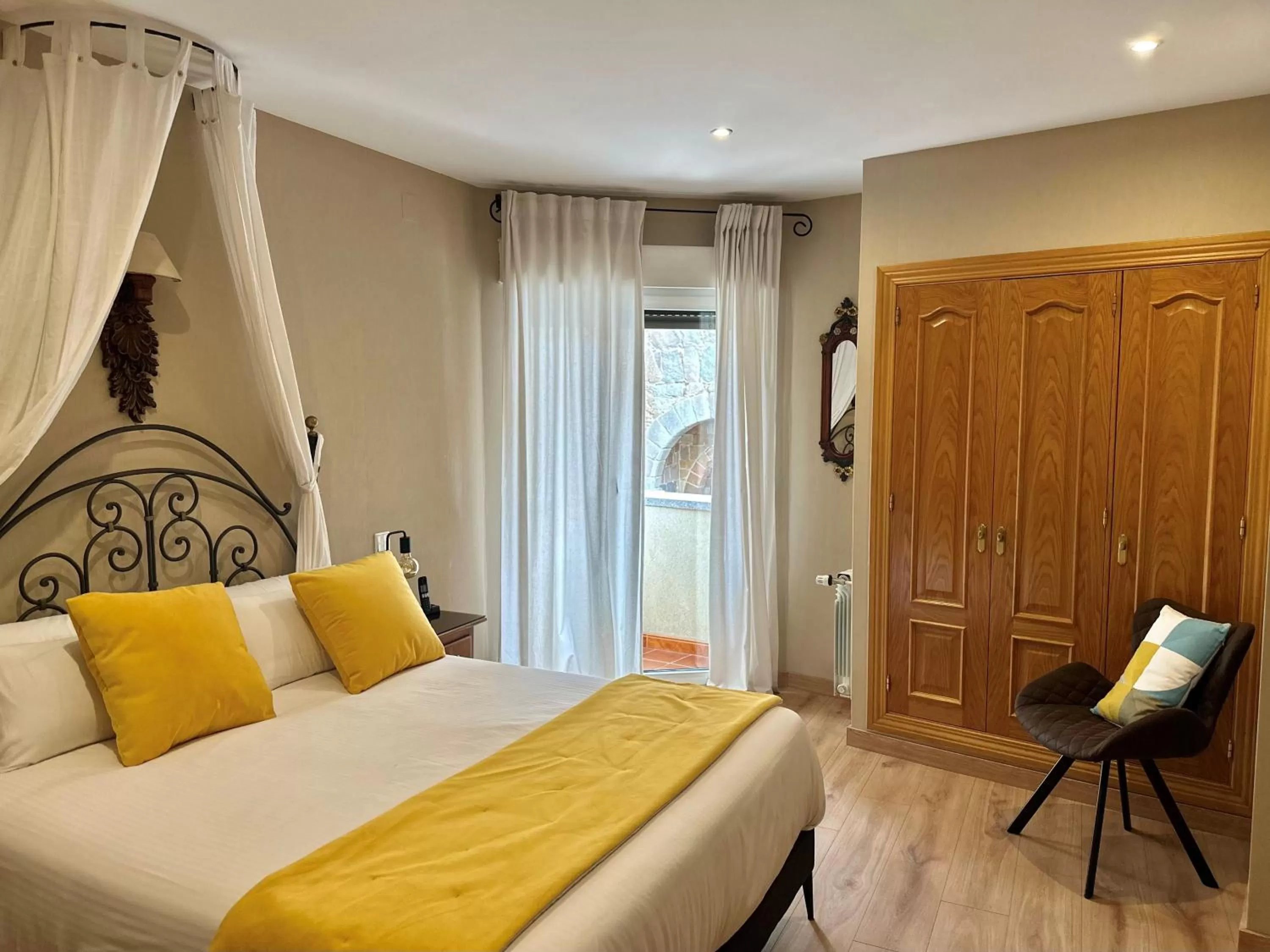 Bed in Hotel Arco San Vicente