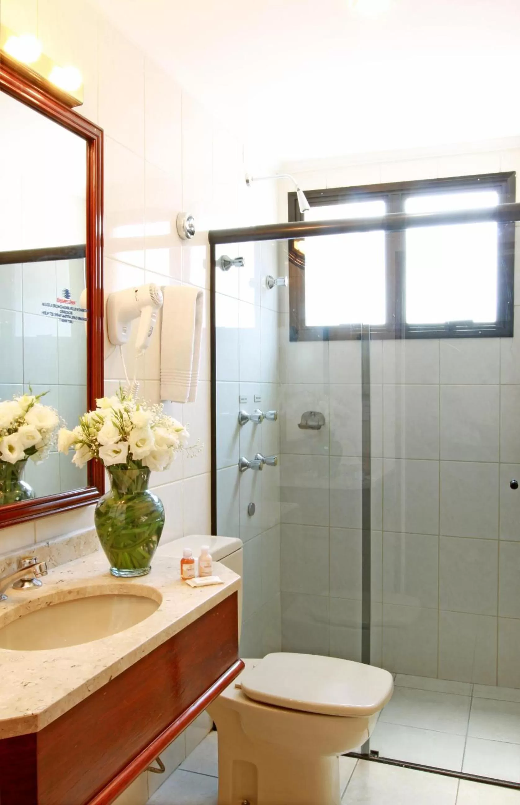 Bathroom in Travel Inn Saint Charles