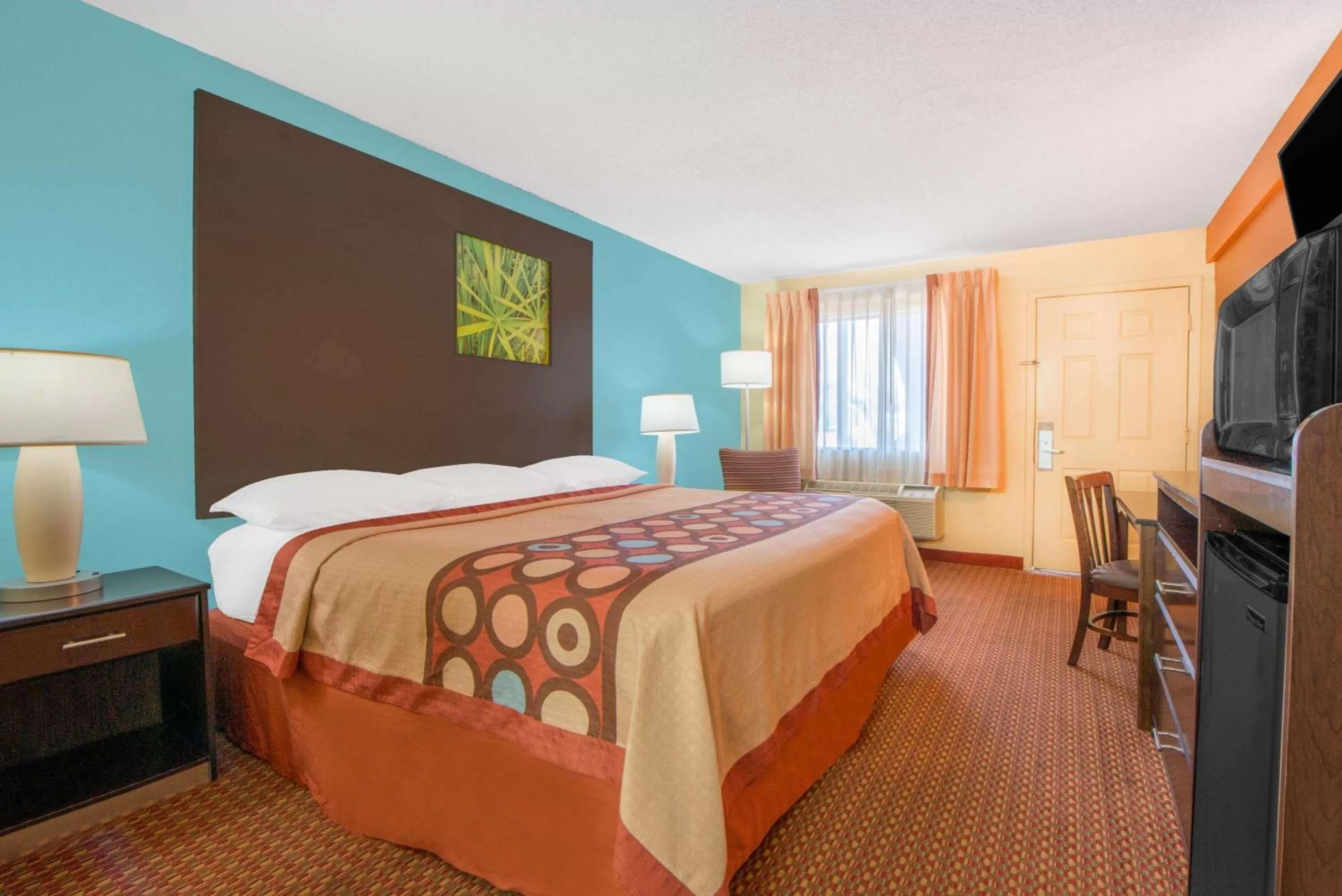 Photo of the whole room, Bed in Super 8 by Wyndham Tulsa - Route 66
