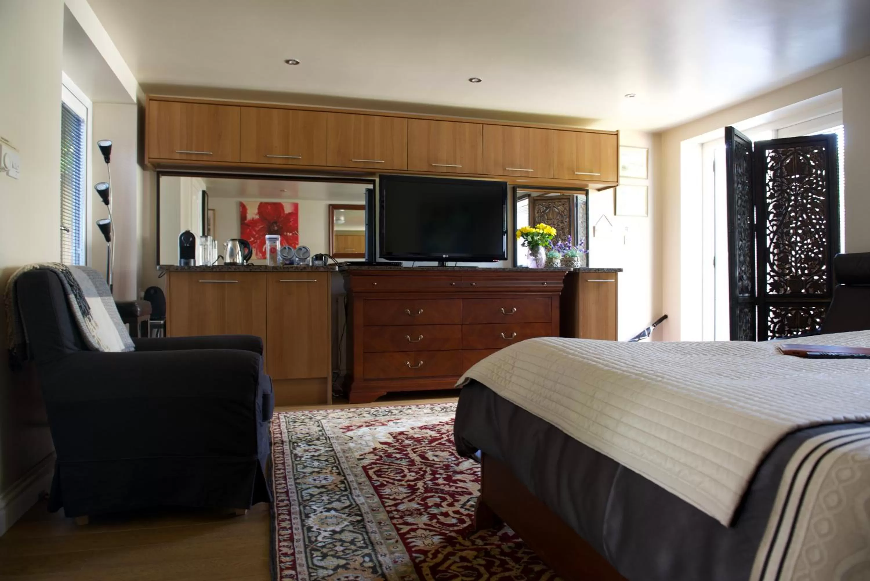 Photo of the whole room, TV/Entertainment Center in No. 82 B&B