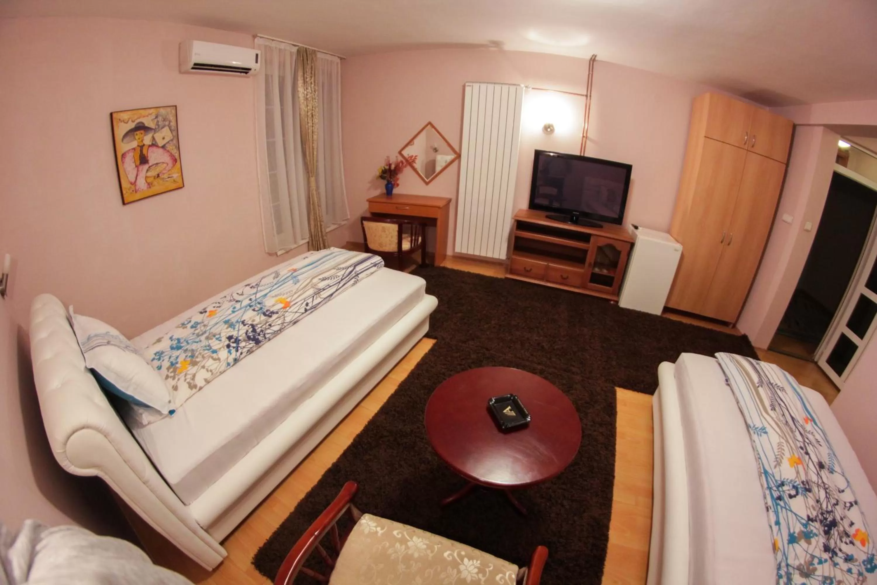 Photo of the whole room, Bed in Hotel Fontana