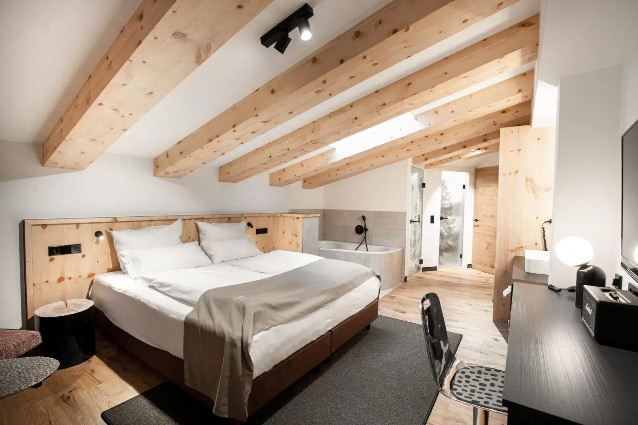 Deluxe Double Room with Bath in Hotel & Appartements Tiroler Buam Deluxe Double Room with Bath in Hotel & Appartements Tiroler Buam