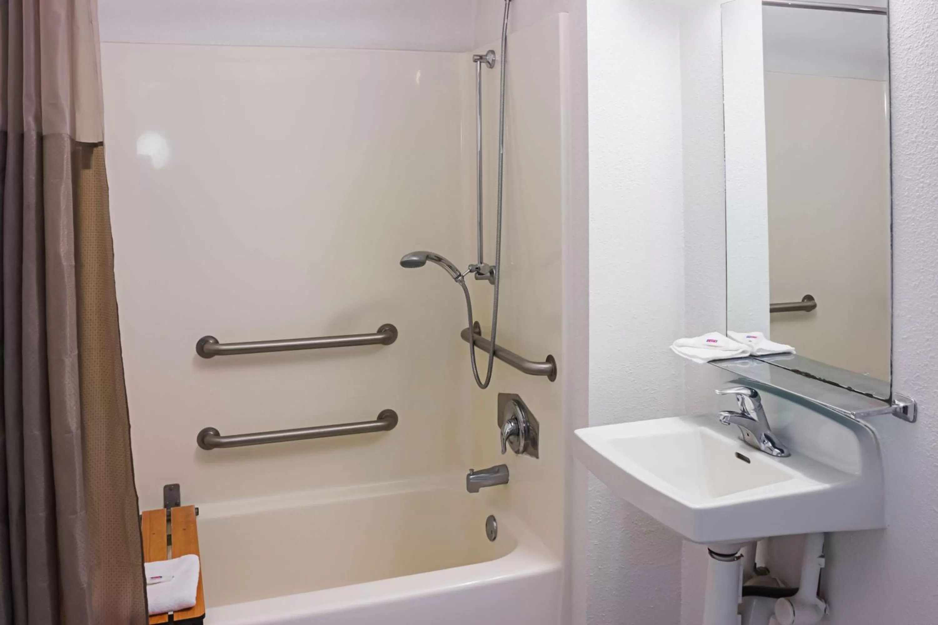 Photo of the whole room in Motel 6-Porterville, CA