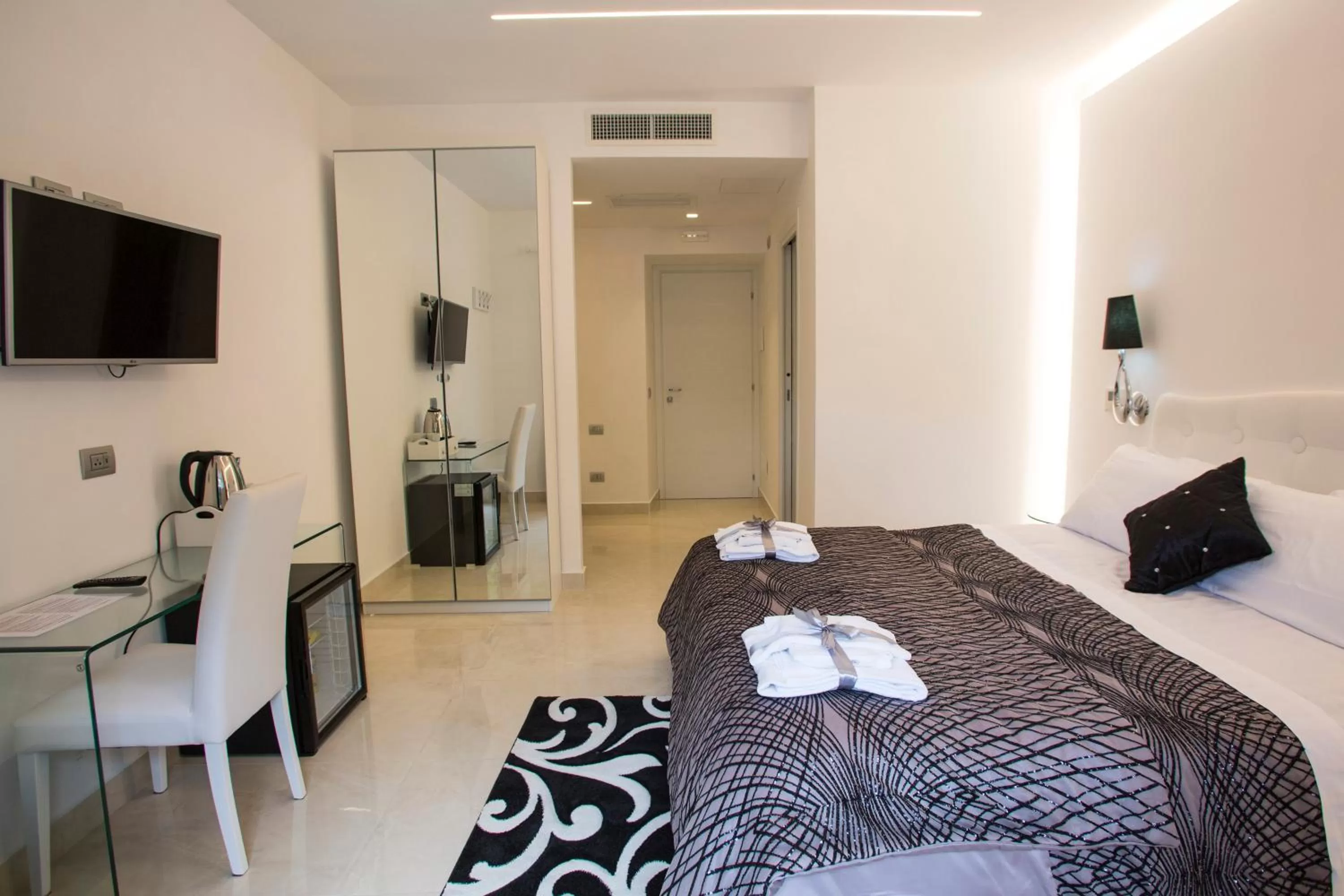 City view, Bed in San Pietro Grand Suite