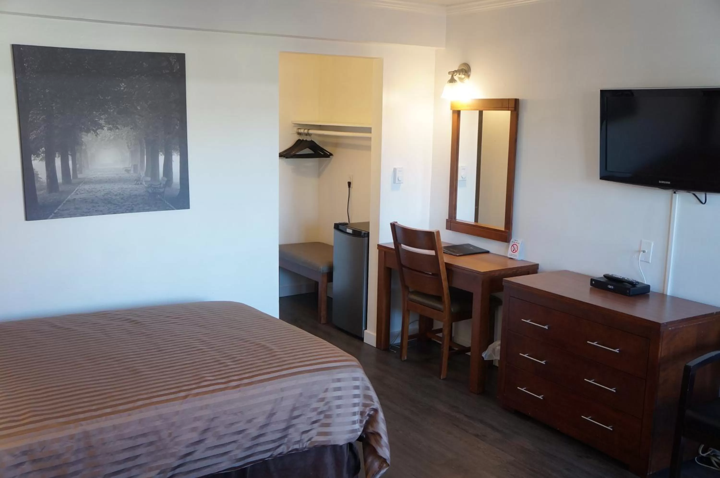 Bed in Westward Inn & Suites