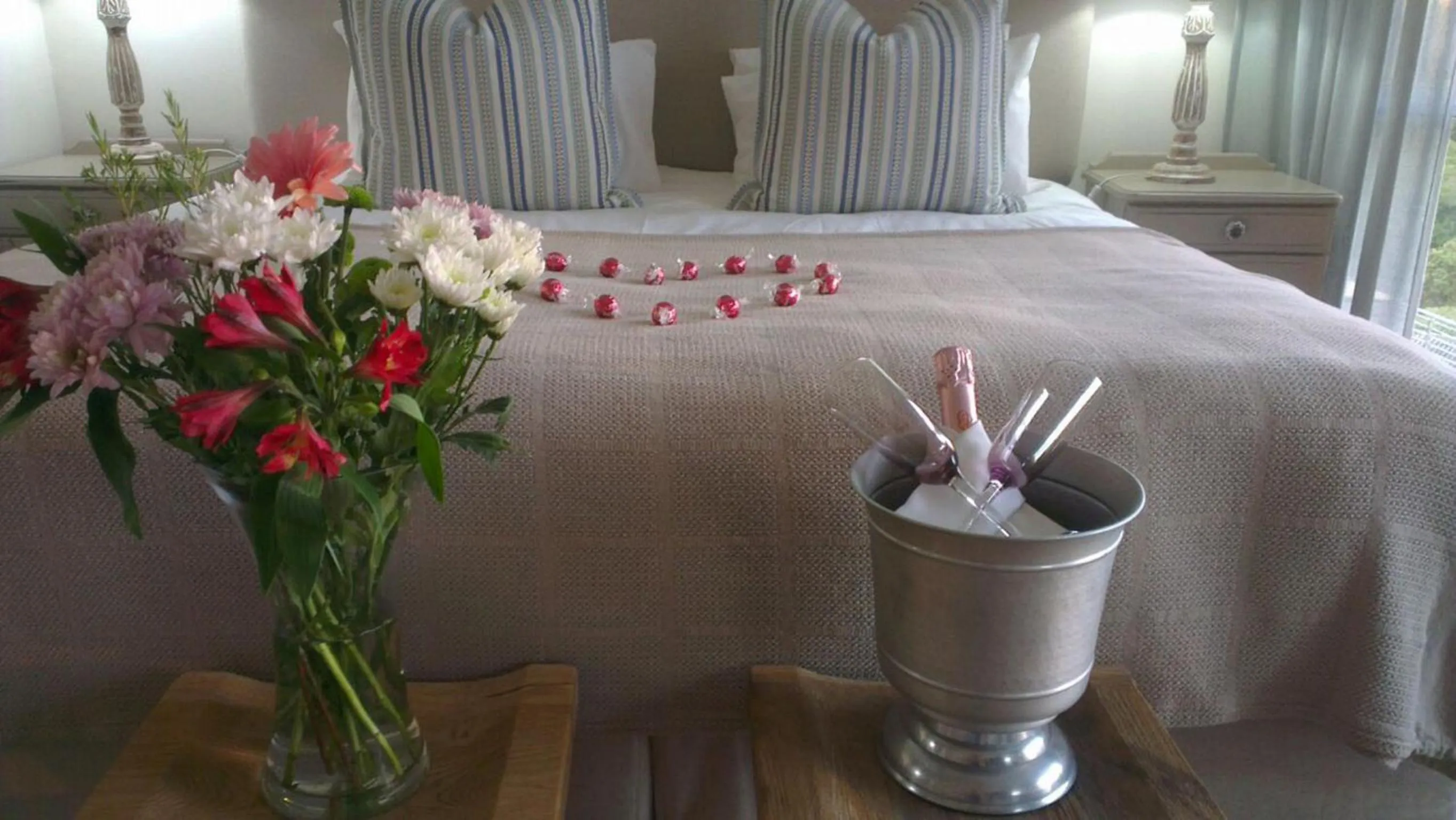 Balcony/Terrace, Bed in Headlands House Guest Lodge