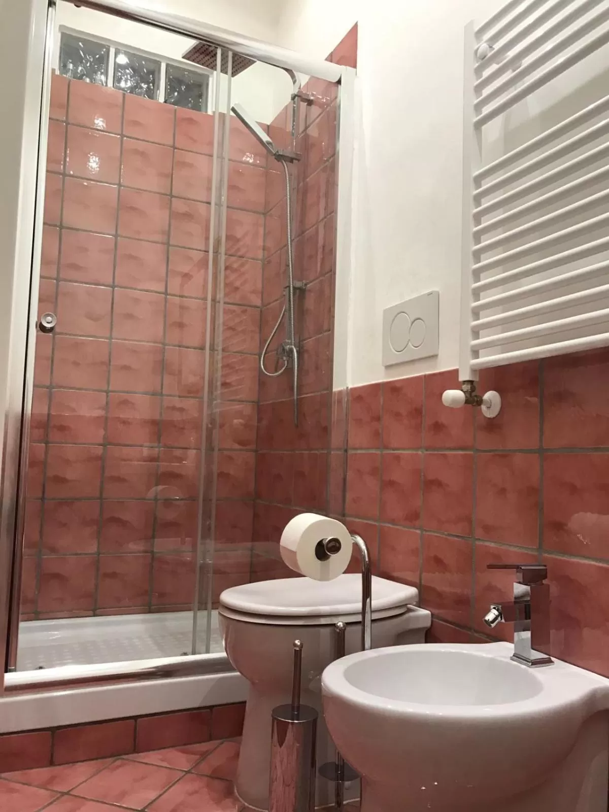 Shower in La Breccia A Porta Pia