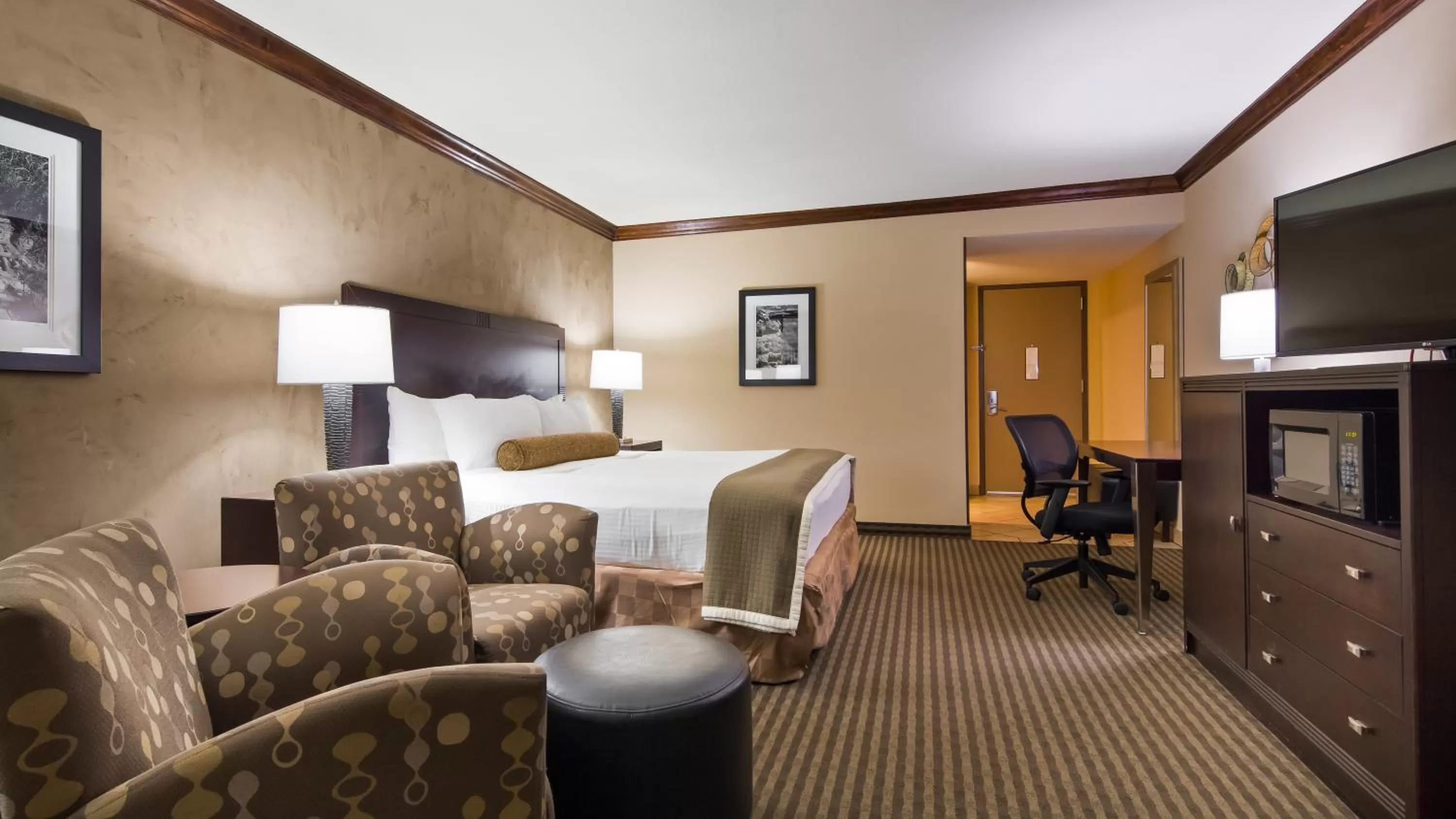 Bedroom, Bed in Best Western Plus Raton Hotel