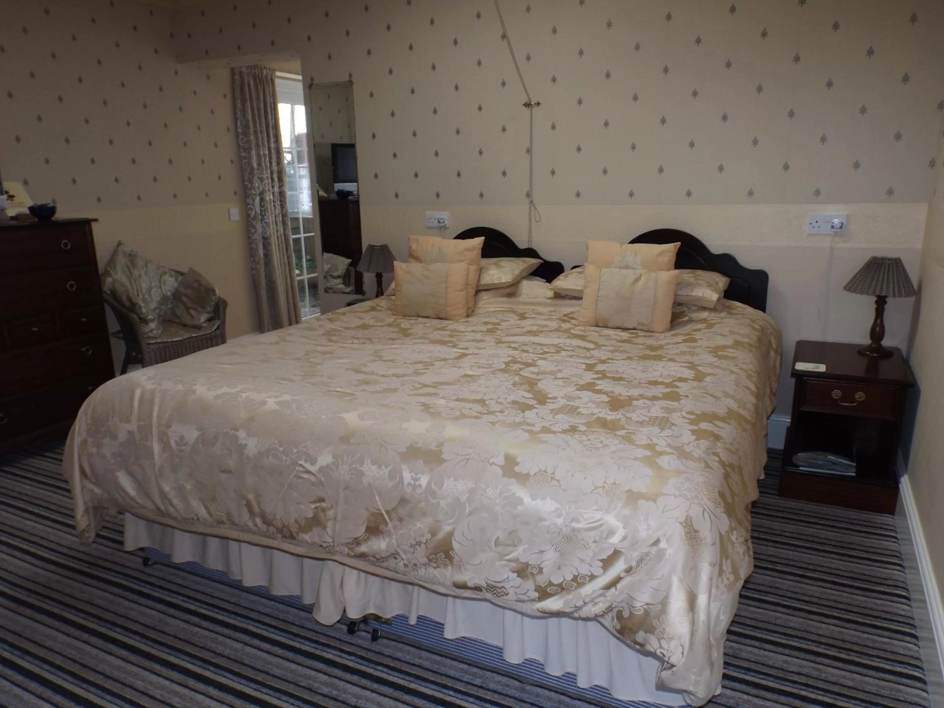 Bed in Rosedene Guest House