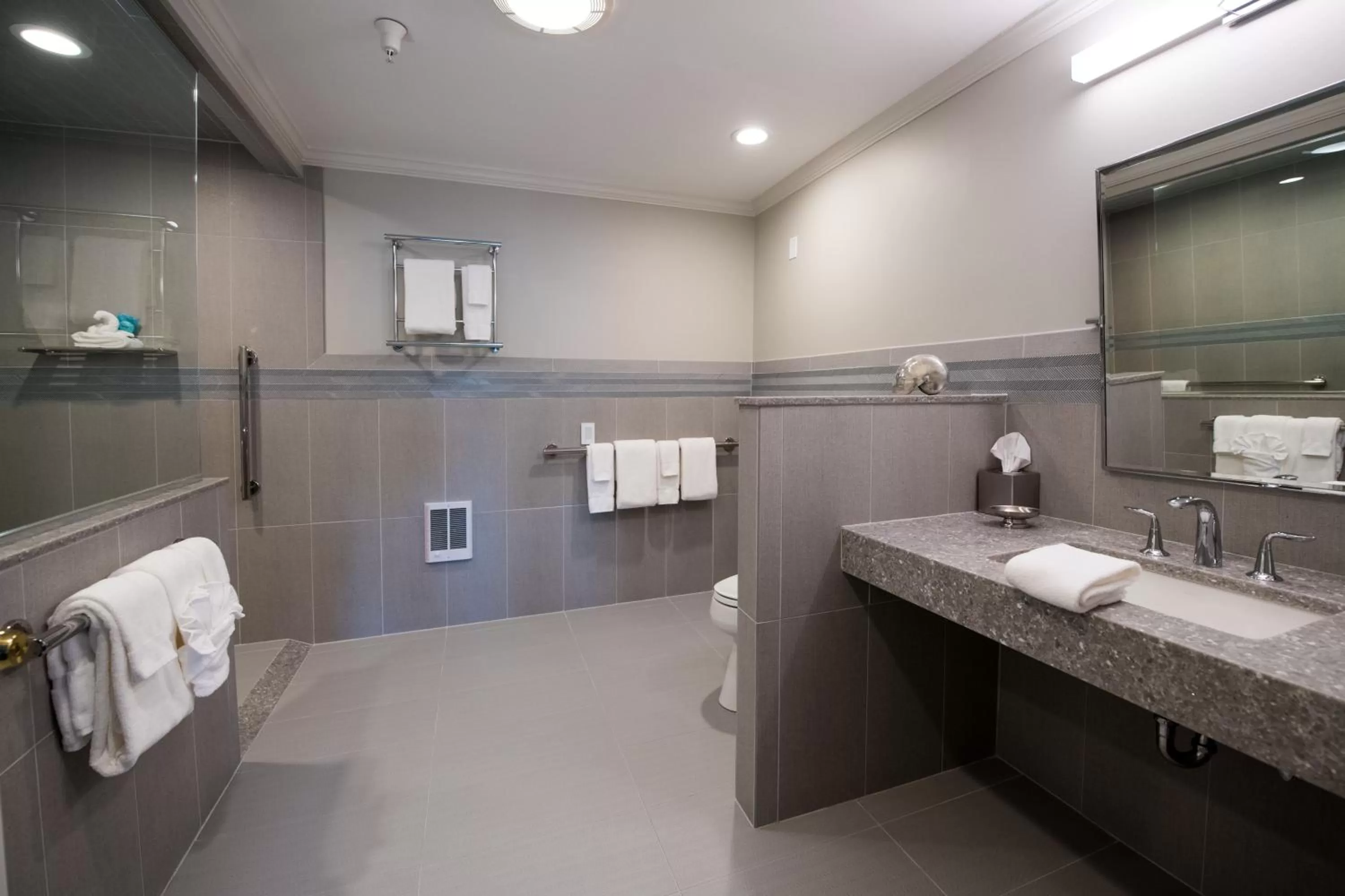 Bathroom in Union Bluff Hotel & Meeting House