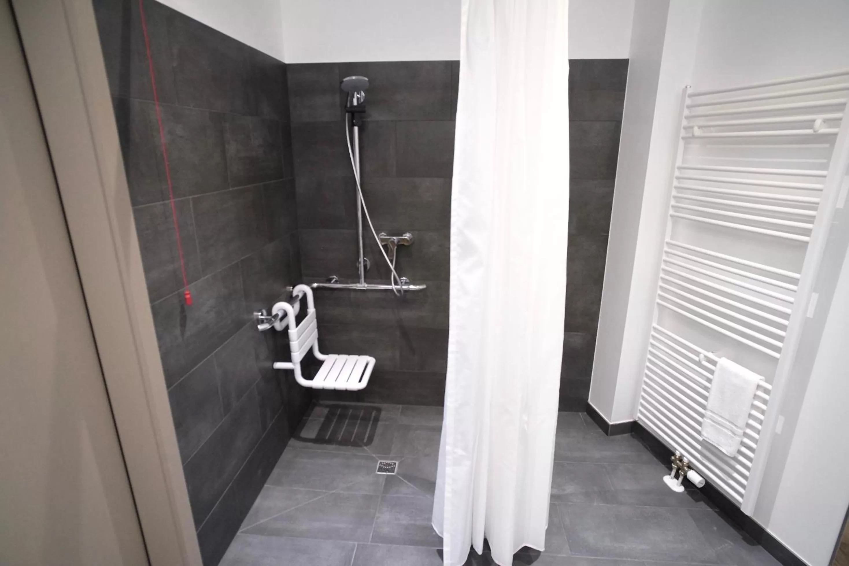 Shower, Bathroom in Bahnhof-Erzingen, hotel, coffee & more