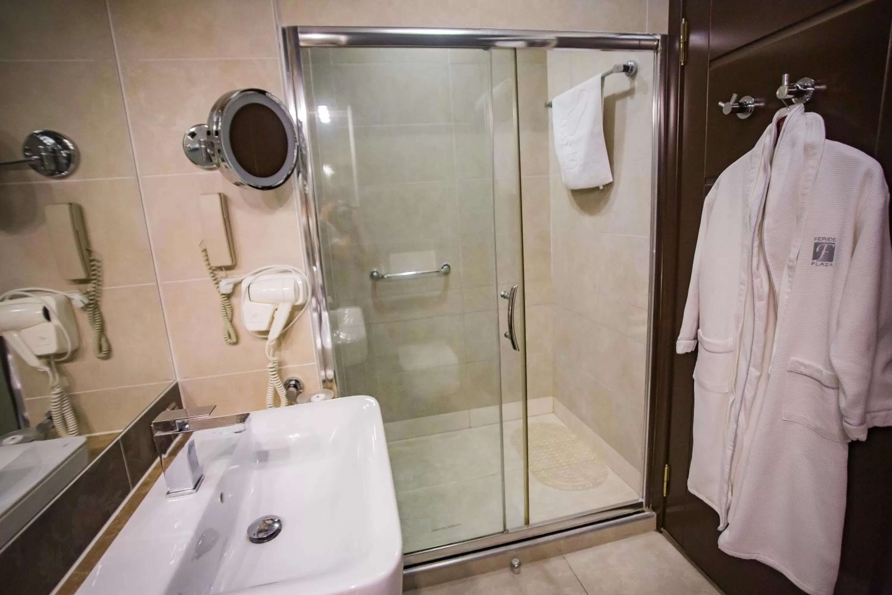 Shower in Hotel Feride