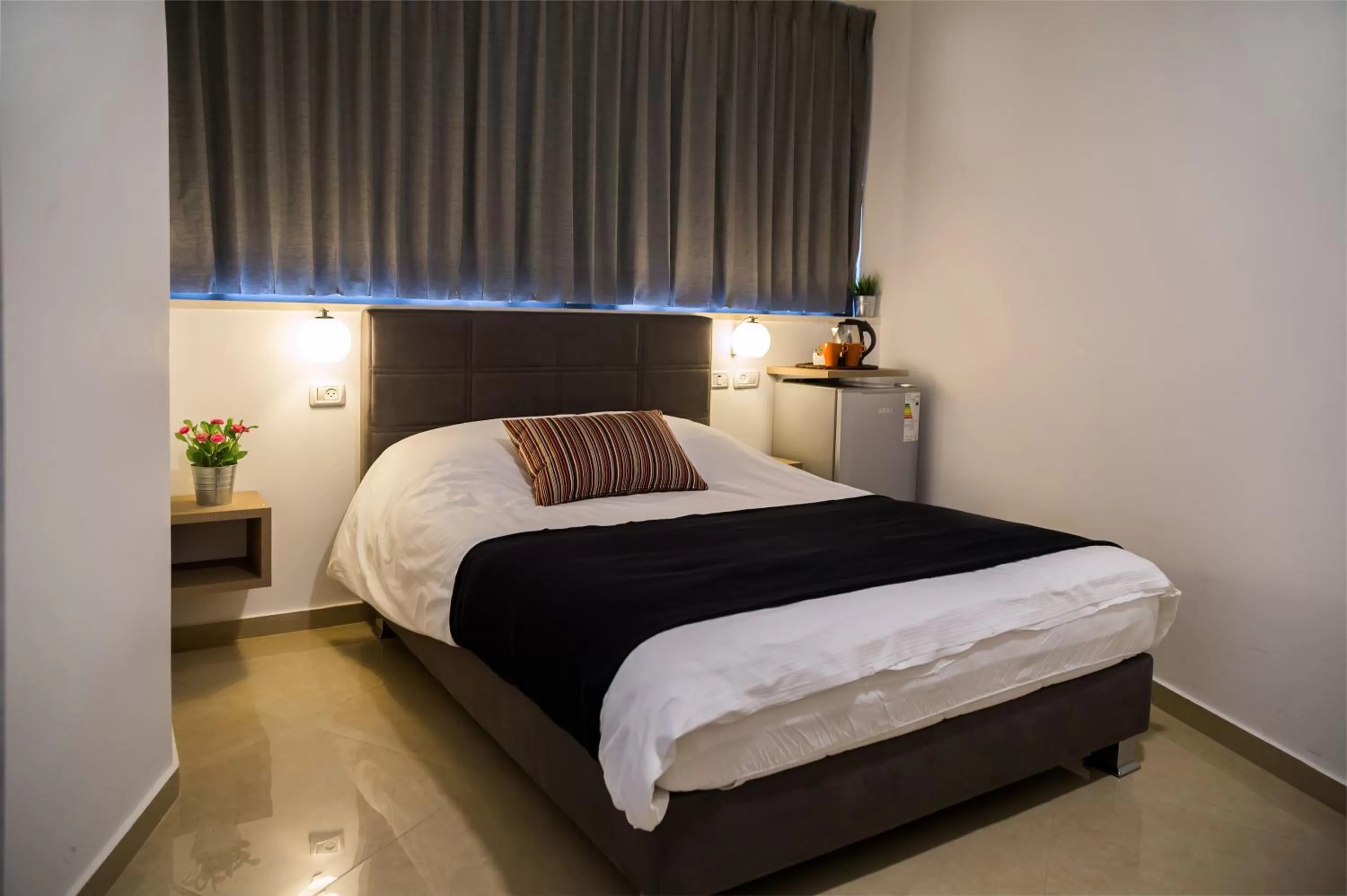 Bedroom in Johnny Hotel